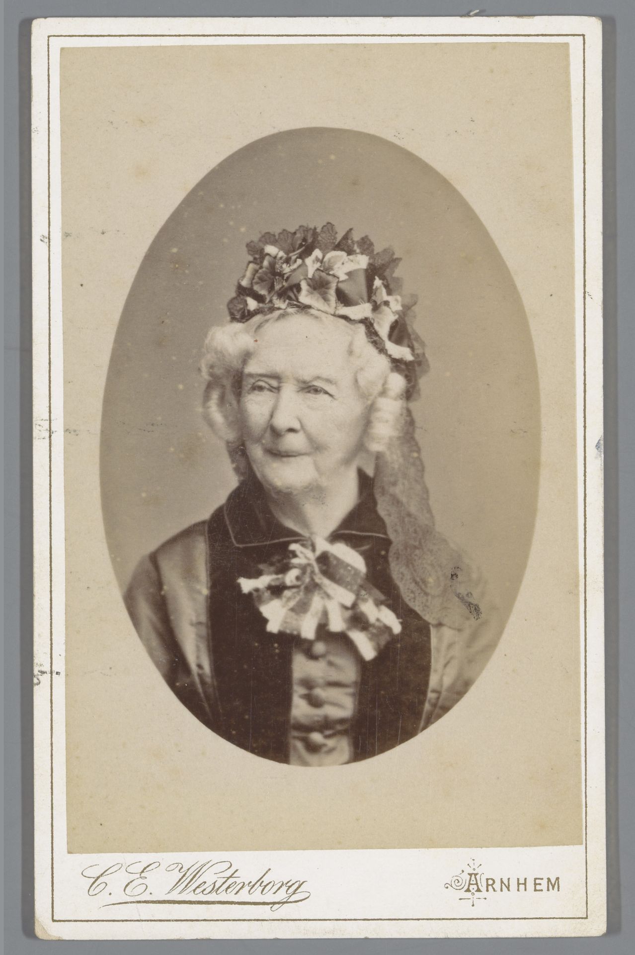 Portret van een onbekende oude vrouw by Carel Eduard Westerborg