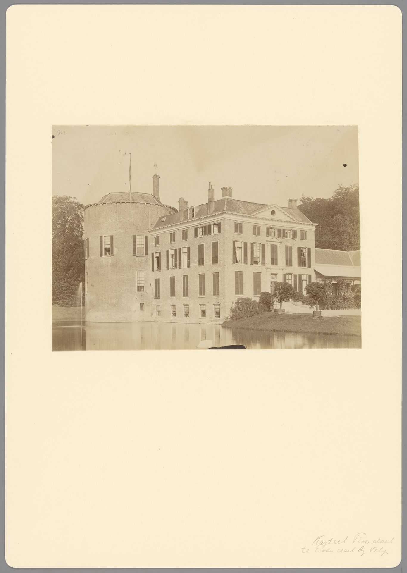 Gezicht op Kasteel Rozendael by anoniem (Monumentenzorg)