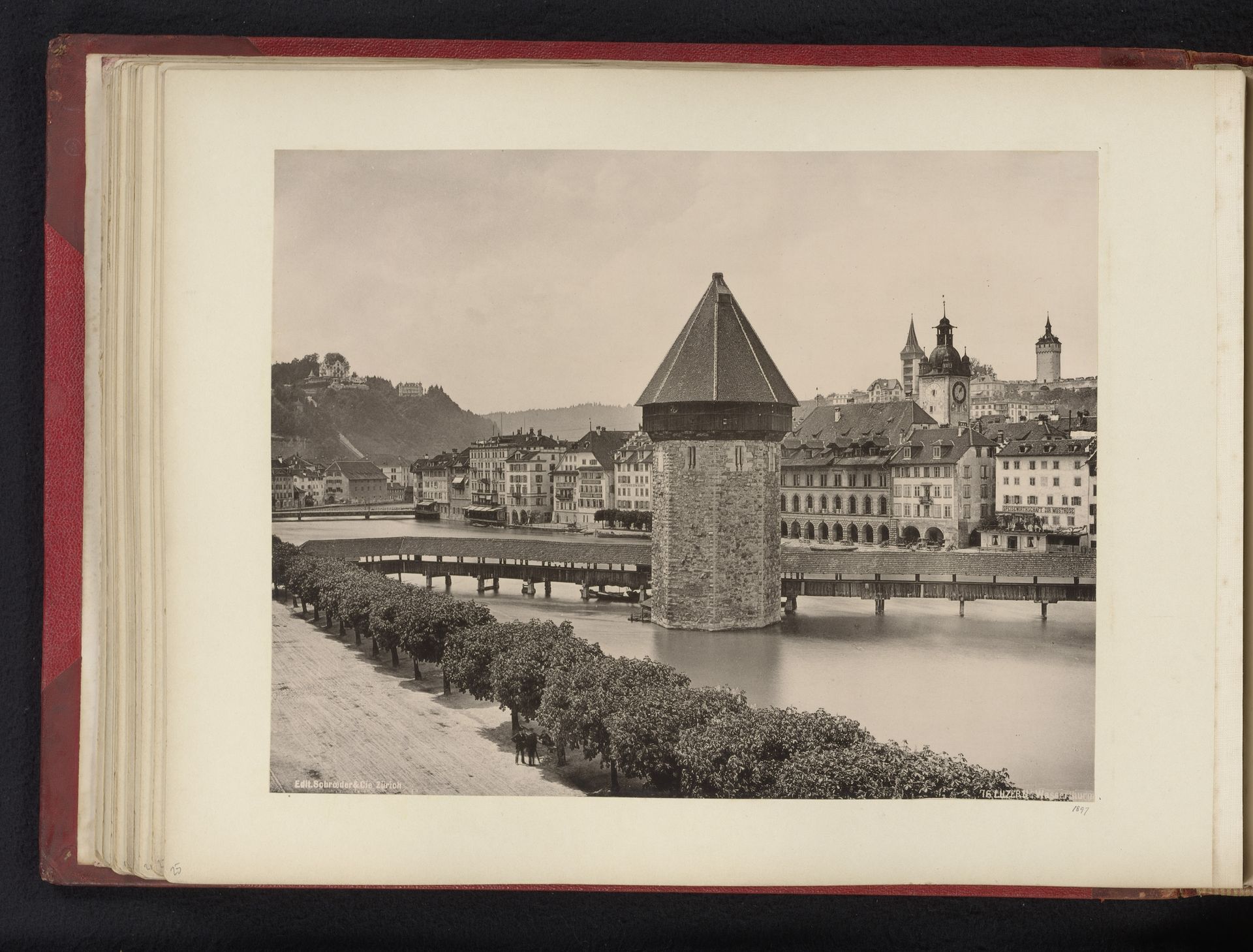 Gezicht op de watertoren te Luzern by Anonymous