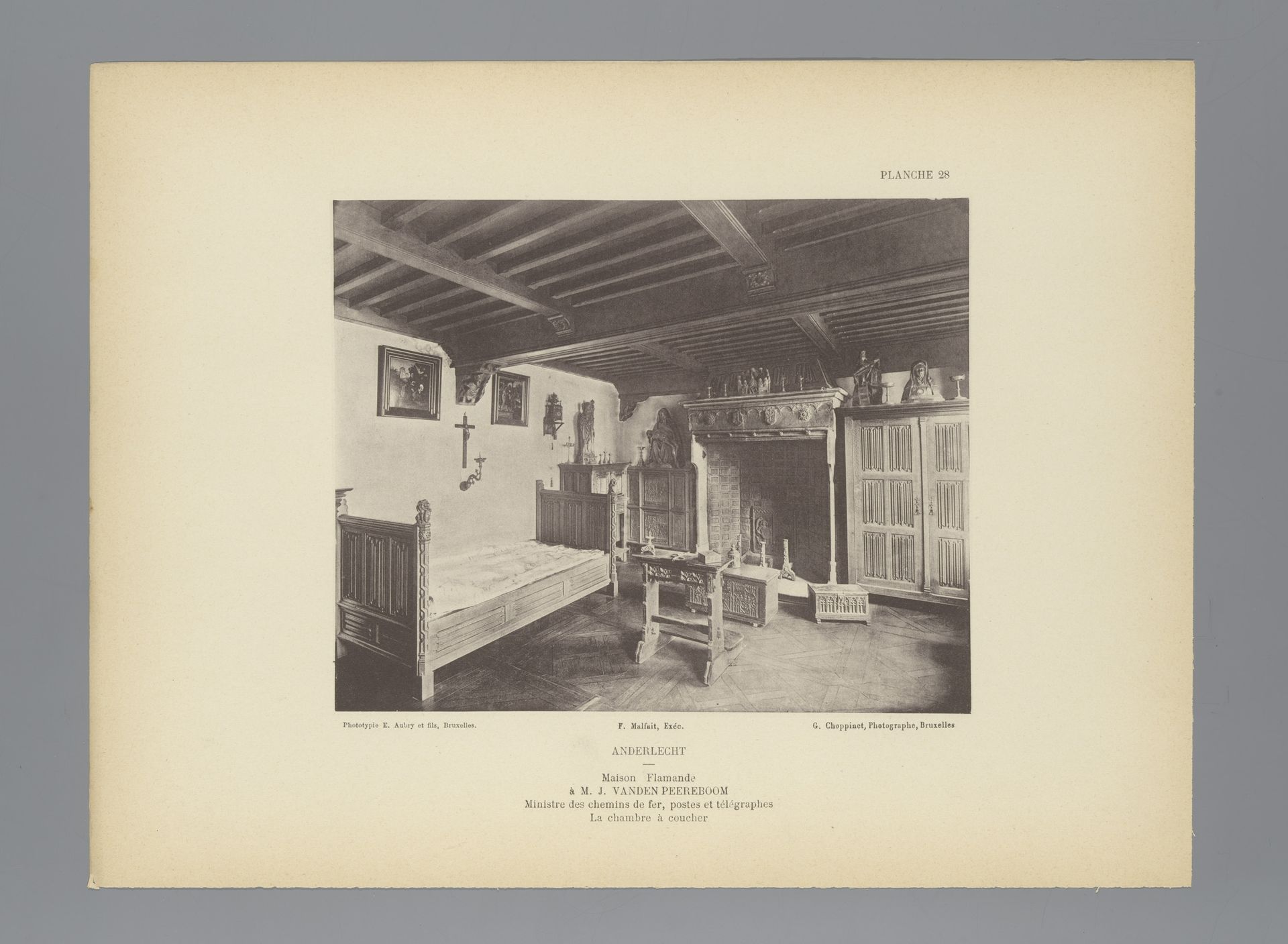 Gezicht op de slaapkamer in het huis van J. vanden Peereboom in Anderlecht, België by G. Choppinet