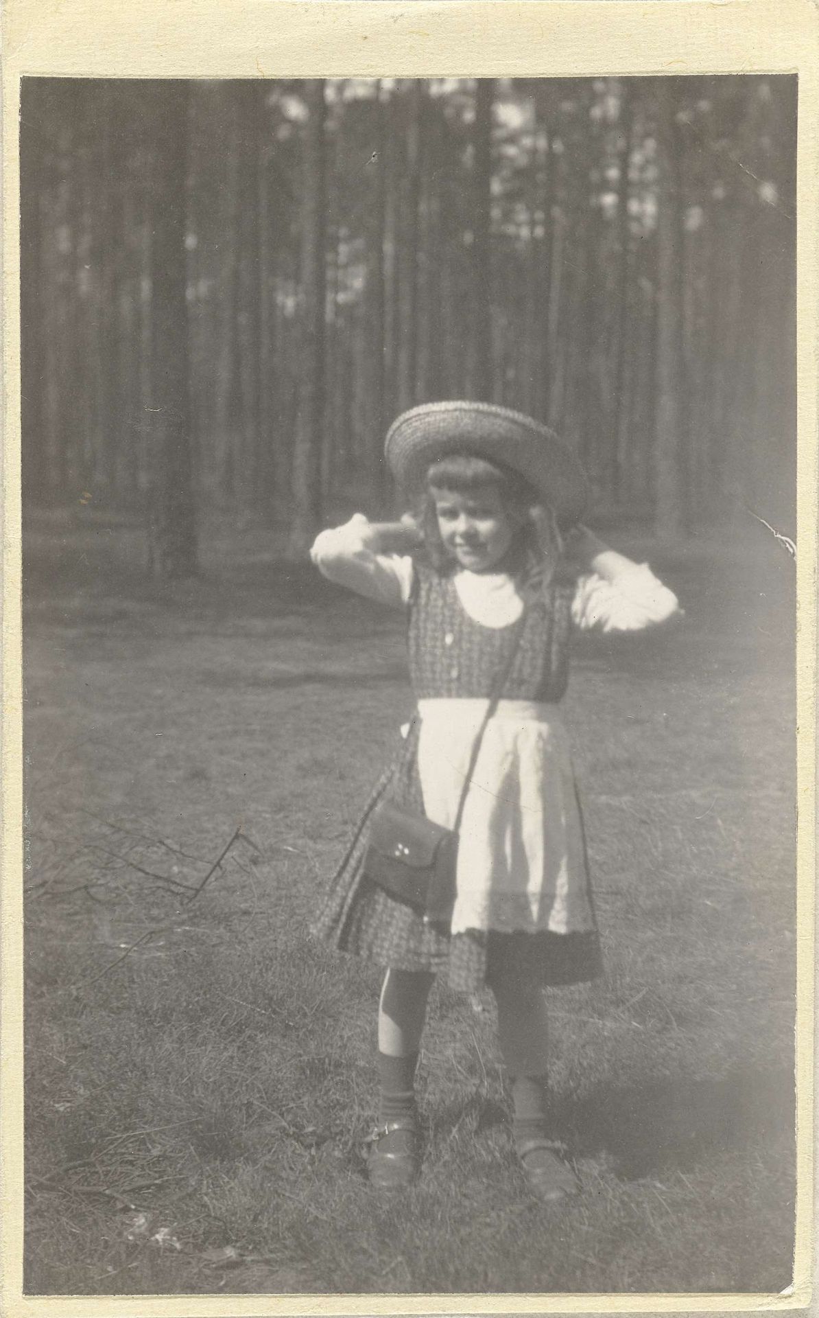 Marba Titzenthaler, dochter van de fotograaf, staand voor een bos by Waldemar Titzenthaler