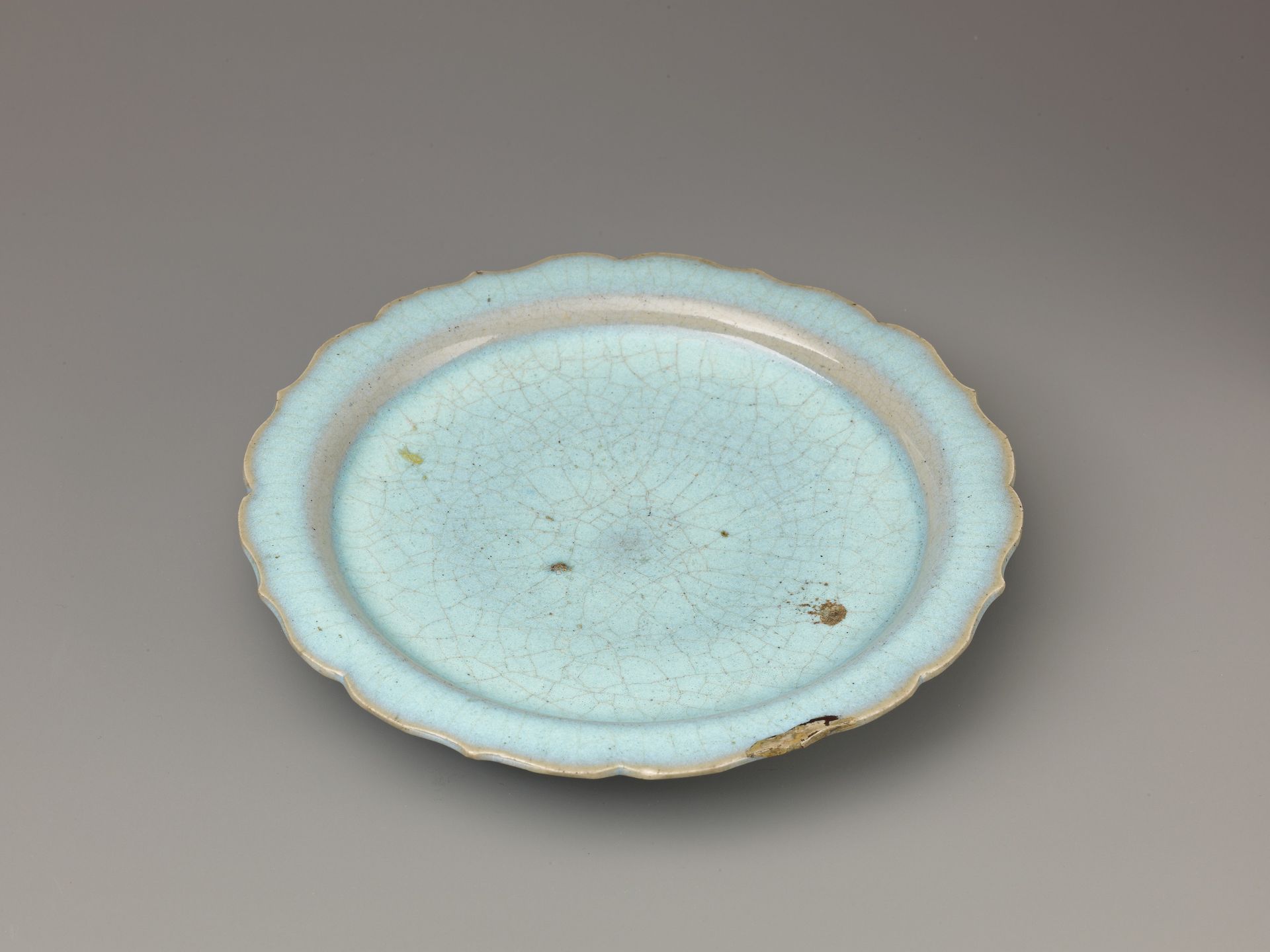 Foliate-rim plate, Jun ware by Chinese