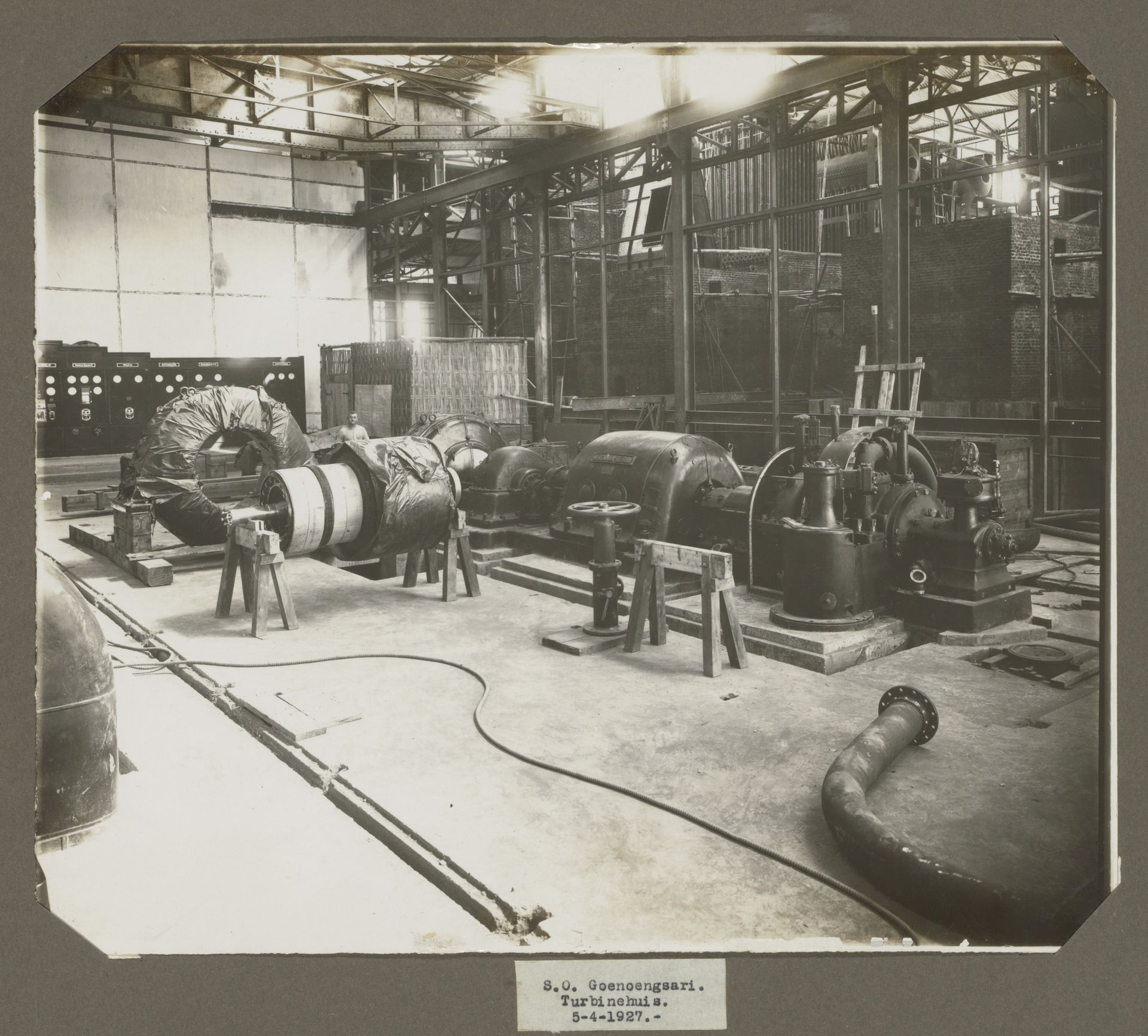 S.O. Goenoengsari. Turbinehuis. 5-4-1927. by Anonymous