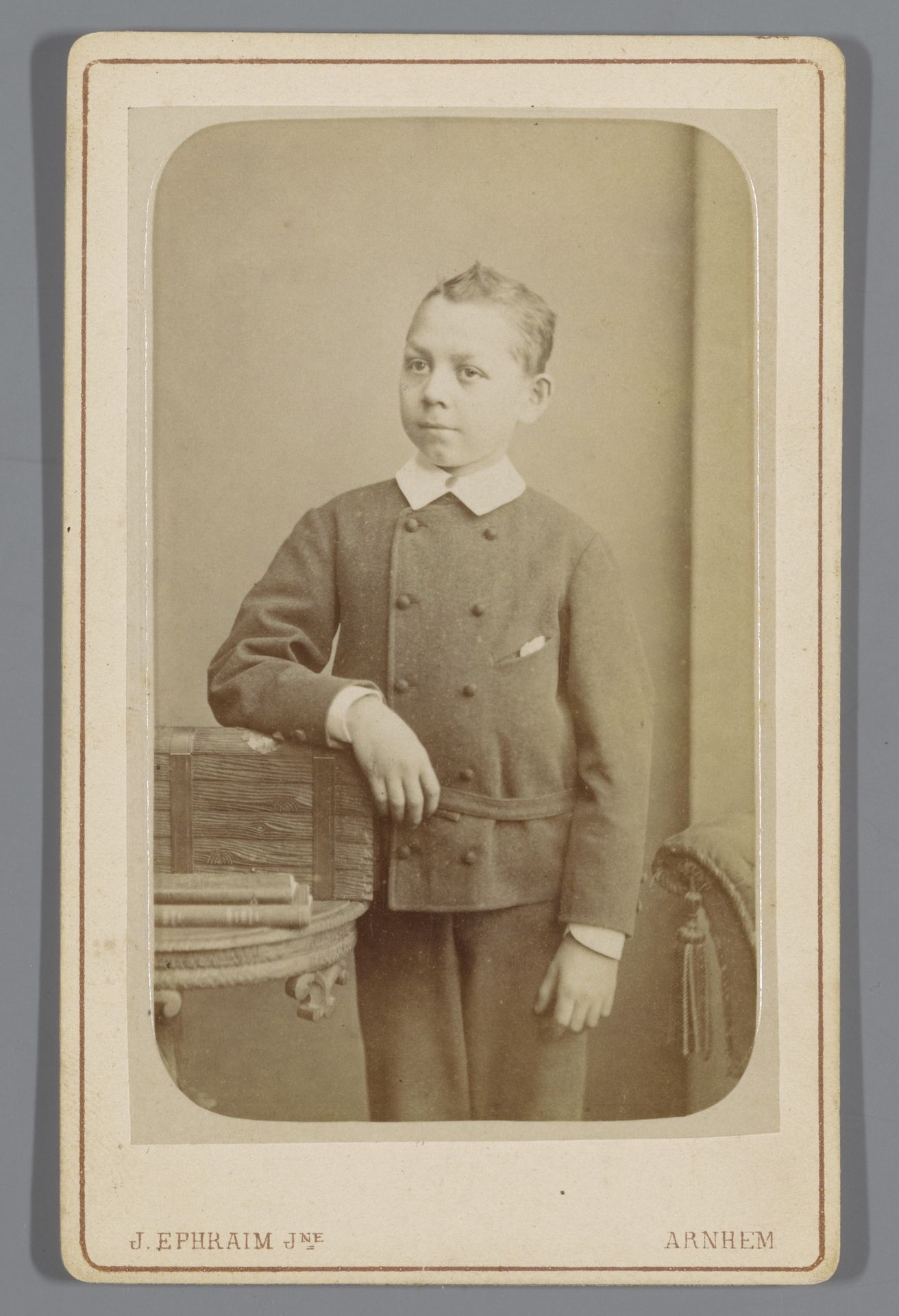 Portret van een onbekende jongen by Johannes Ephraim