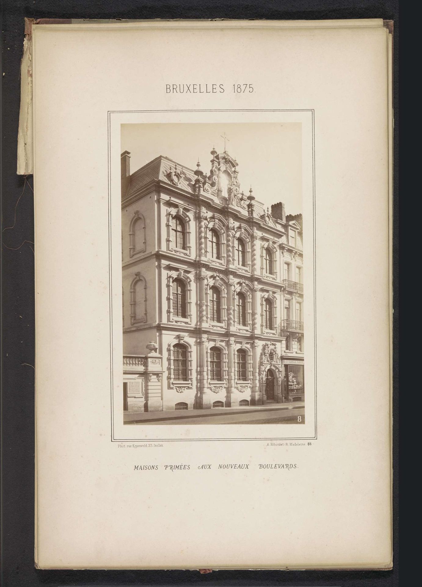 Exterieur van het gebouw op Boulevard du Nord 41 te Brussel by Alexandre de Blochouse