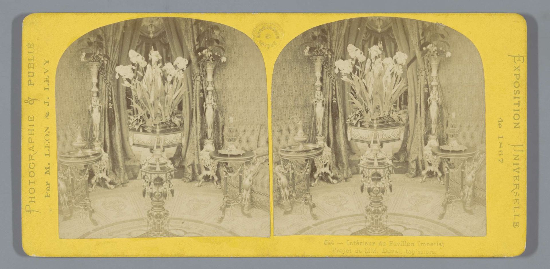 Interieur van het Keizerspaviljoen, gestoffeerd door de heren Duval, op de Wereldtentoonstelling van 1867 by Léon & Lévy