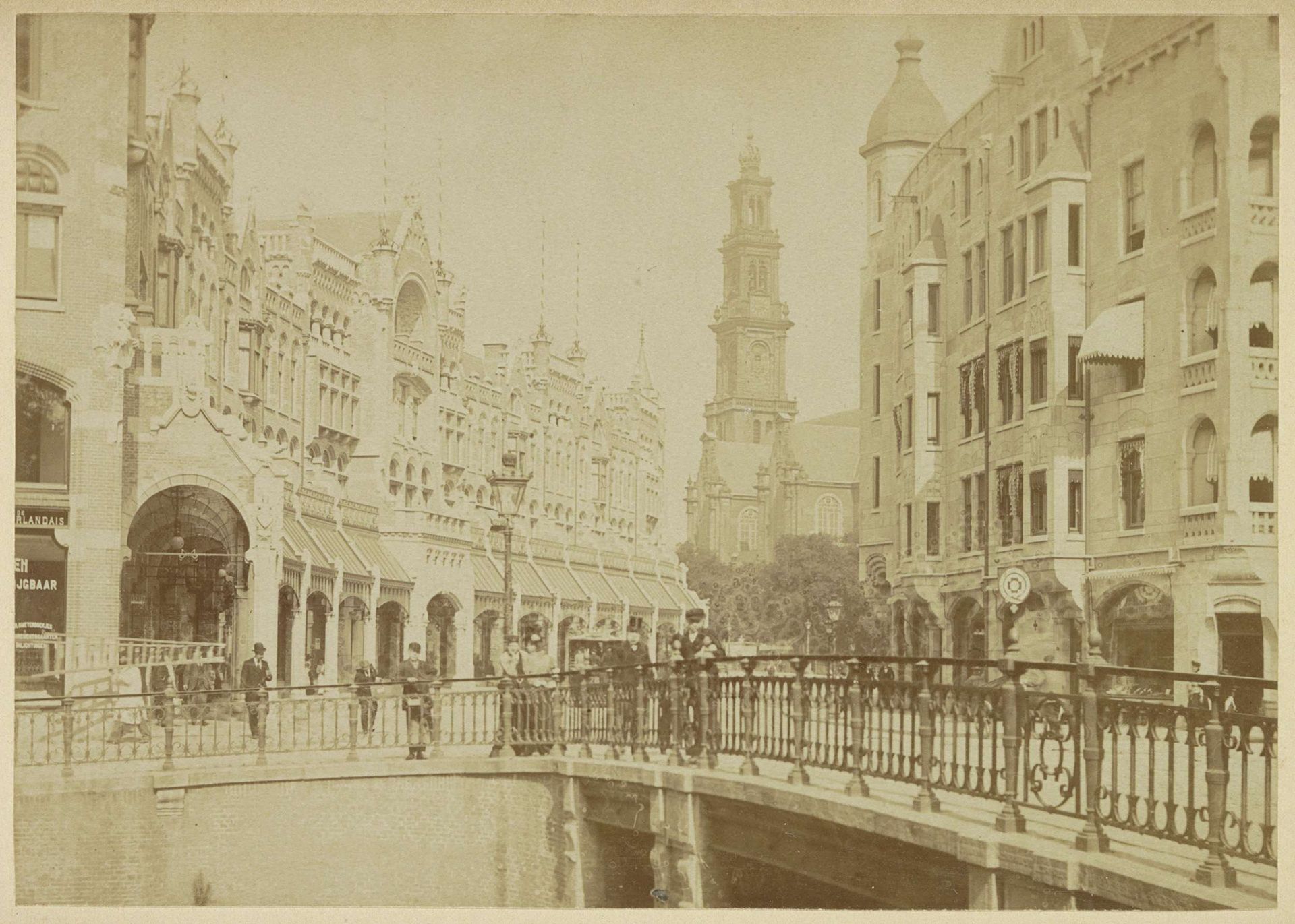 Raadhuisstraat gezien richting Westertoren by Andries Jager
