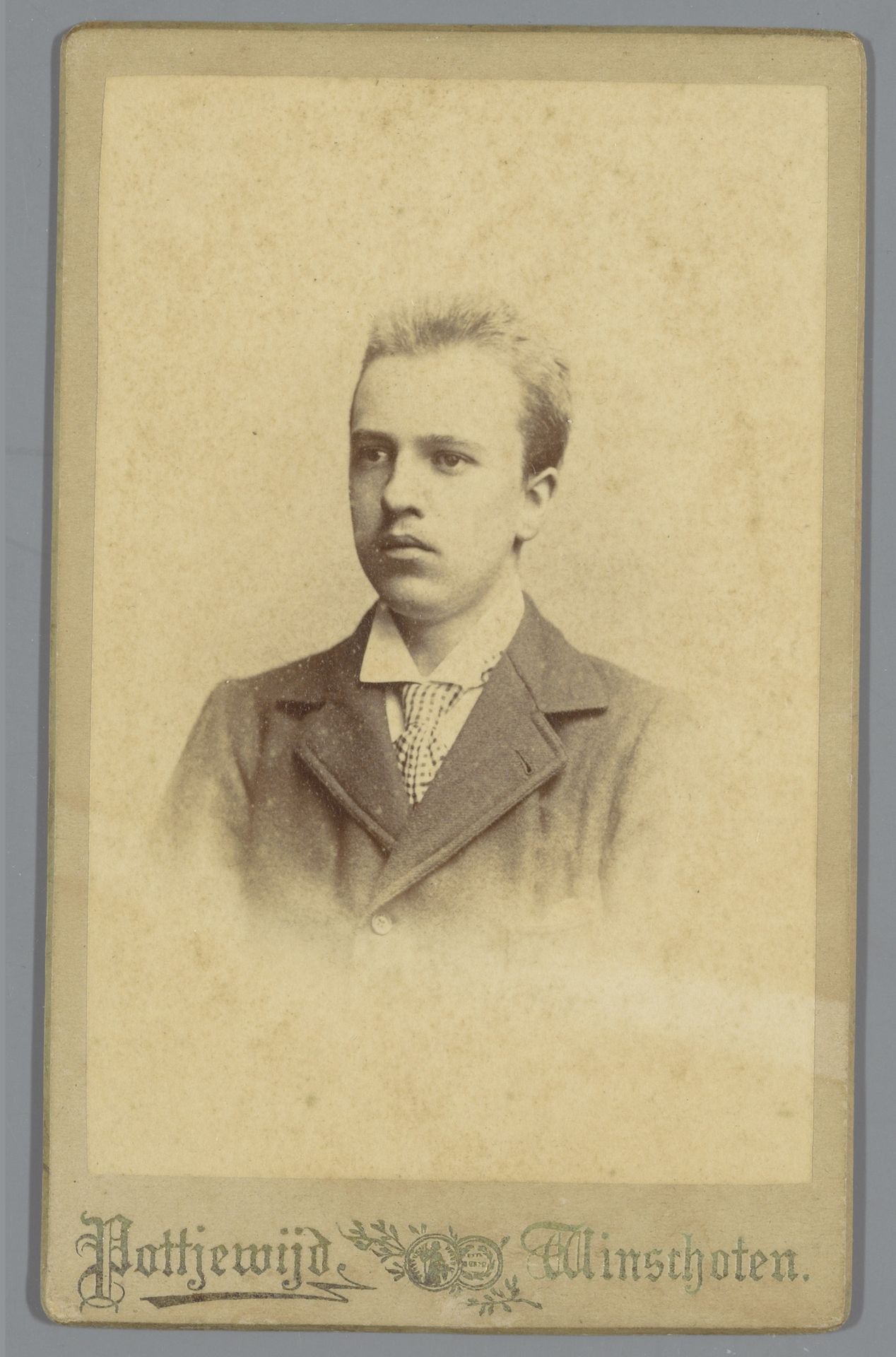 Portret van een onbekende man by B.J. Pottjewijd