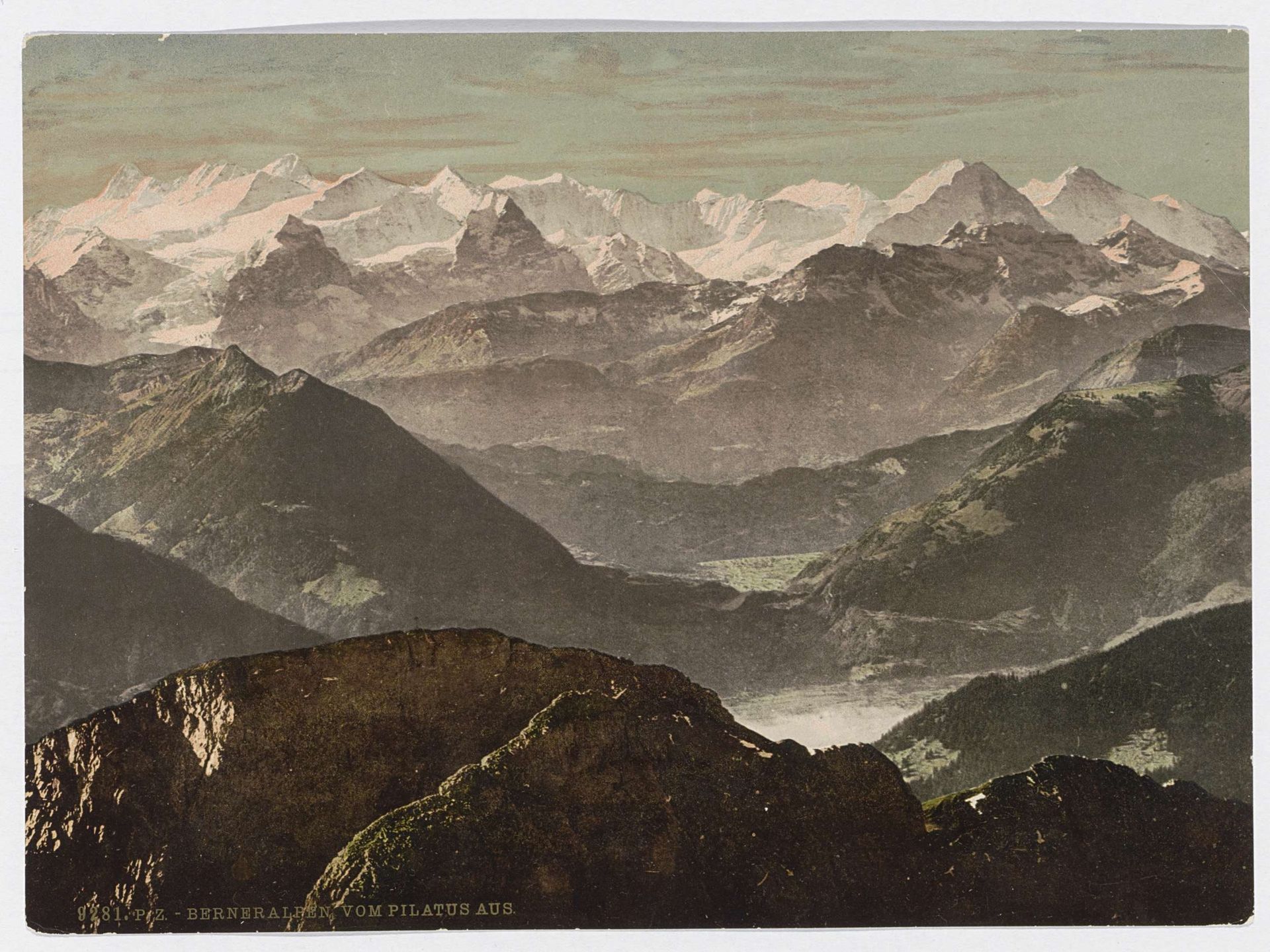 Gezicht op de Alpen vanaf de Pilatus te Zwitserland by Photochrom Zürich