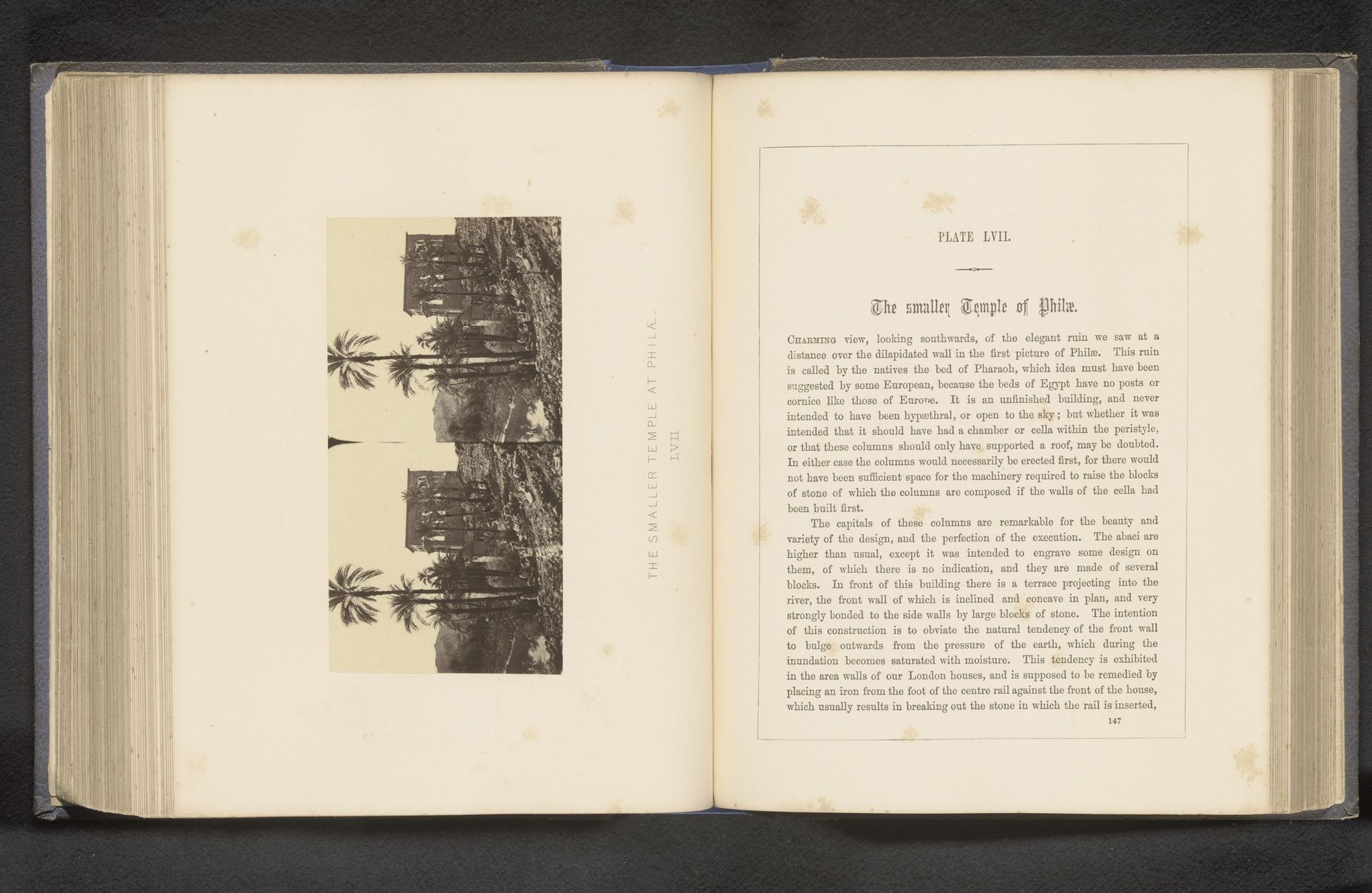 Gezicht op het tempelcomplex te Philae by Francis Frith