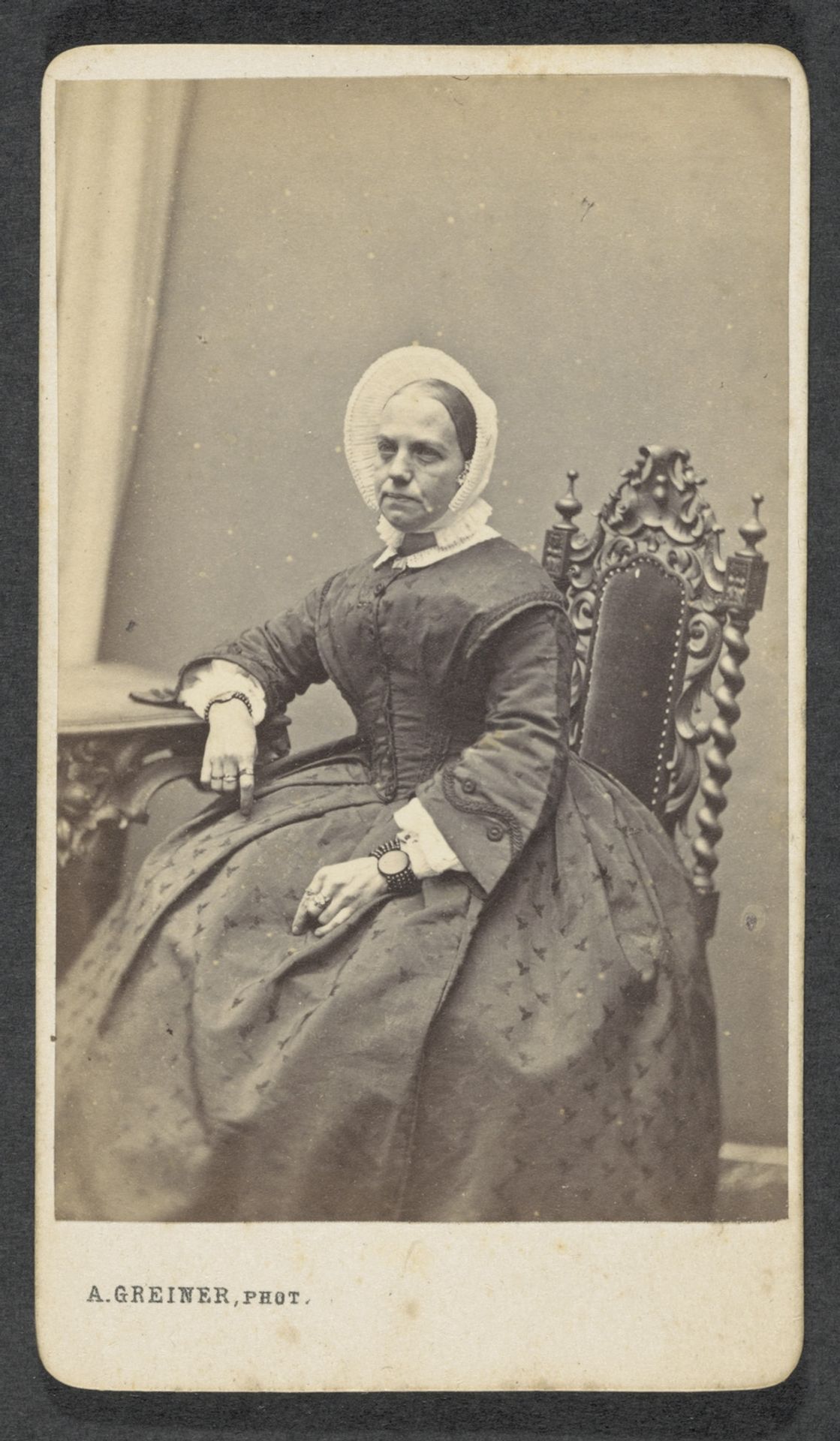 Portret van een onbekende vrouw uit de familie Marmelstein by Albert Greiner