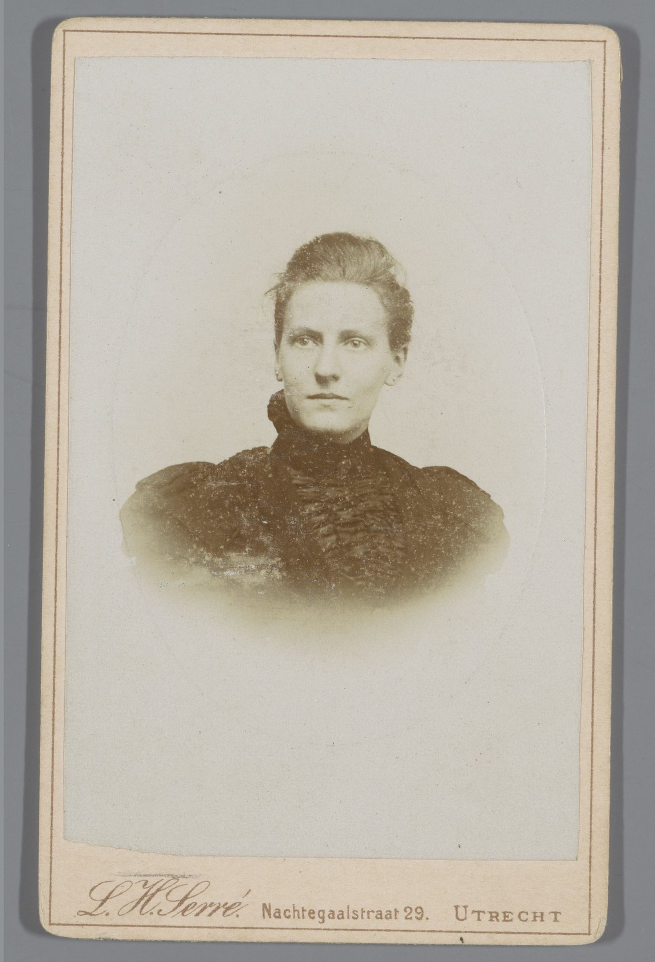 Portret van een onbekende vrouw by Lodewijk Hendrikus Serré