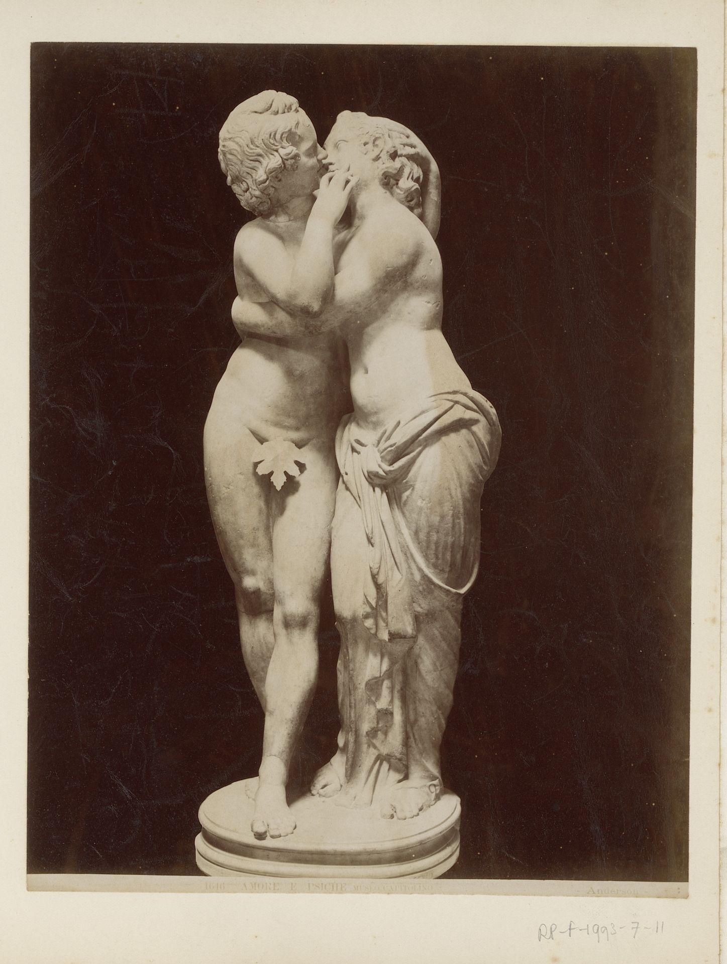 Sculptuur van Amor en Psyche in de Capitolijnse Musea te Rome by James Anderson