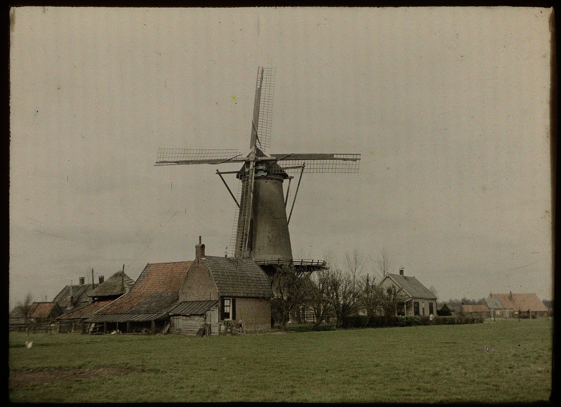 Molen in buurtschap Het Klompje (of: De Klomp), Zeist, aan de Koppeldijk by Lambertus Hendrik van Berk