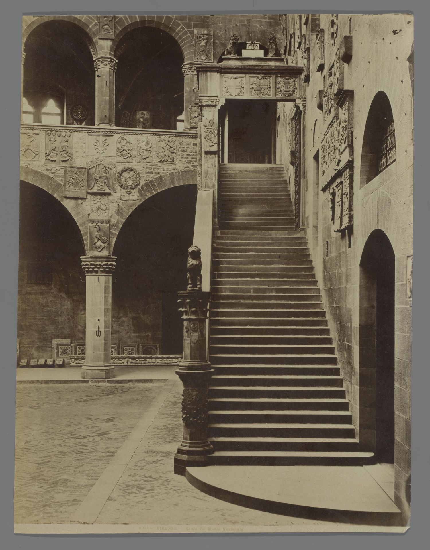 Trap van het Museo Nazionale te Florence, Italië by Fratelli Alinari