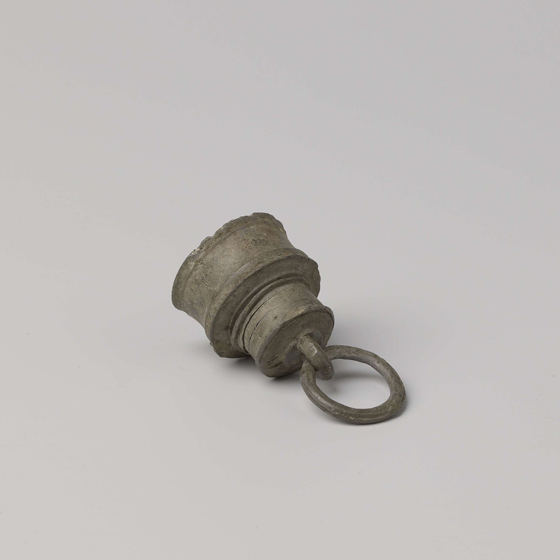 Schroefsluiting van fles, fragment by Anonymous