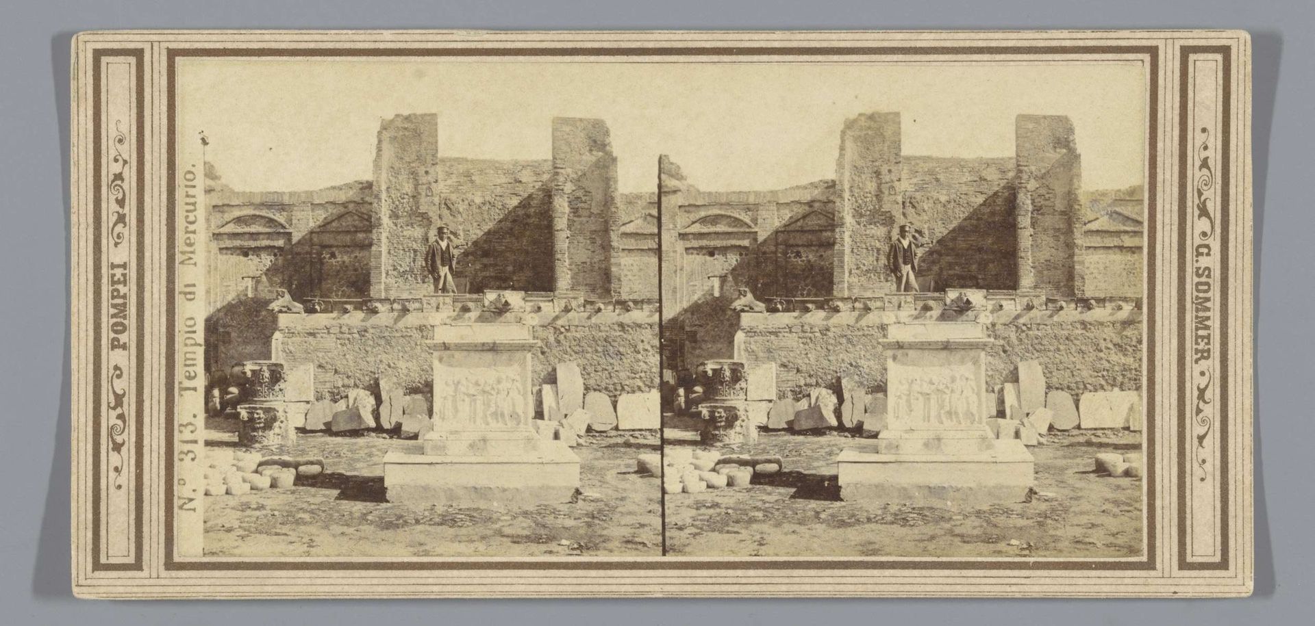 Gezicht op de Tempio di Vespasiano in Pompeï by Giorgio Sommer