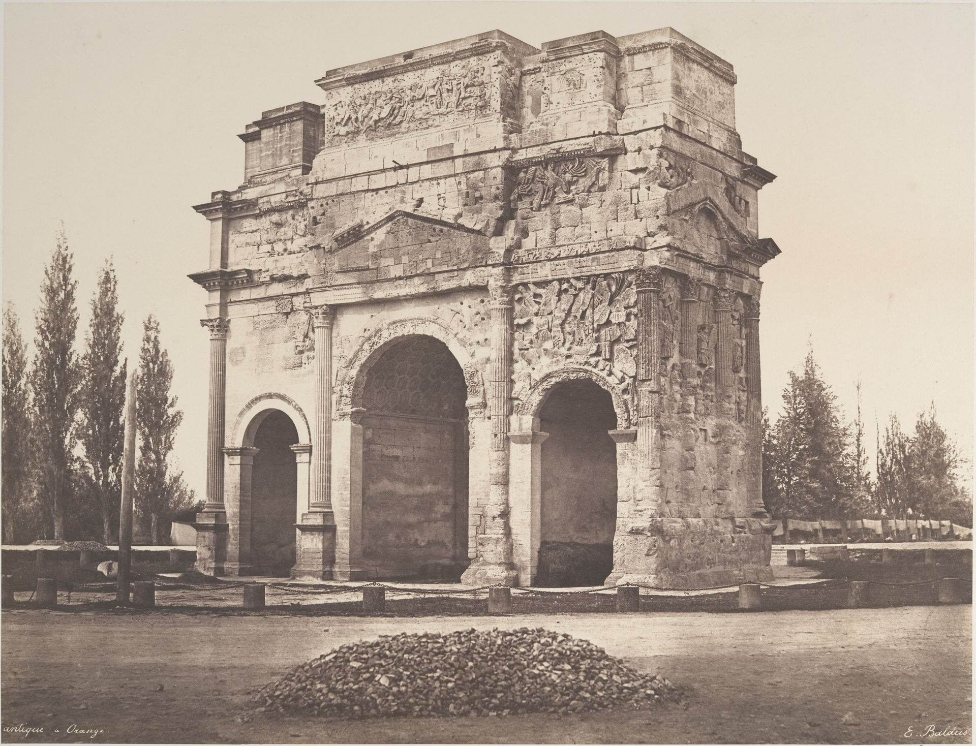 Arc antique à Orange by Edouard Baldus