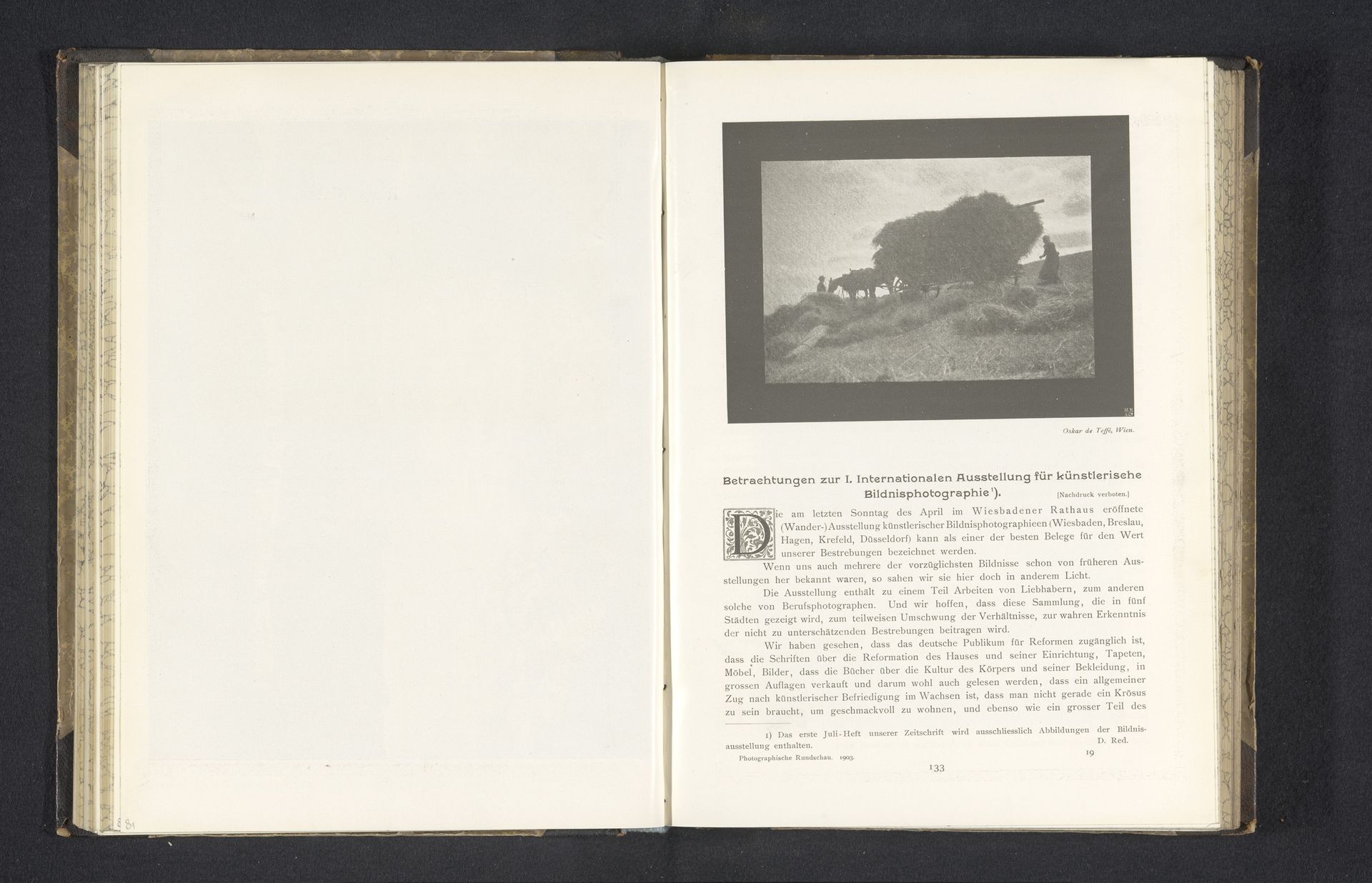 Paard met hooiwagen en een boer en boerin by Oskar de Teffé