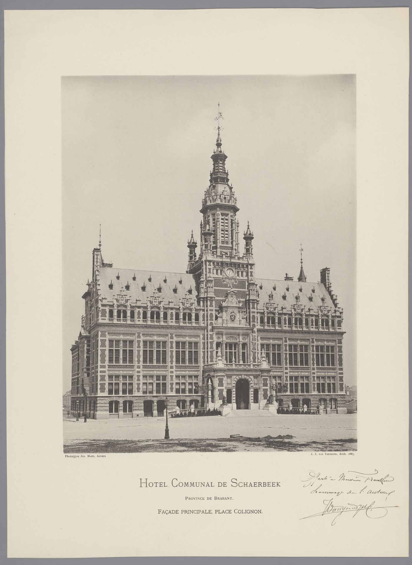 Gezicht op het stadhuis van Schaarbeek, België by Joseph Maes