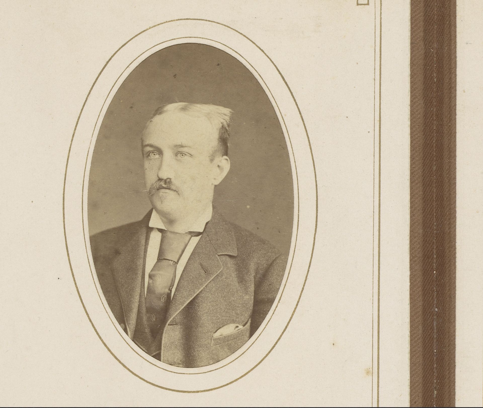 Portret van een man met snor by W. Karrass