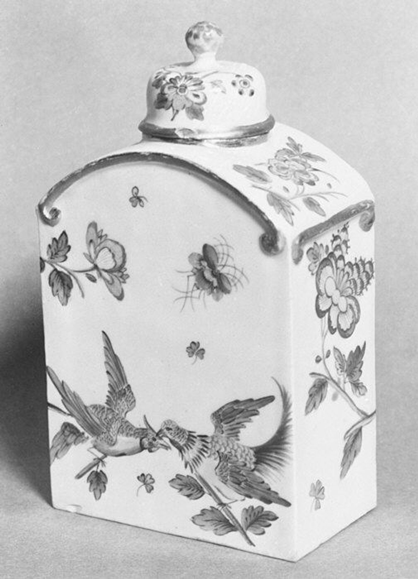 Tea caddy by Fürstenberg Porcelain Manufactory