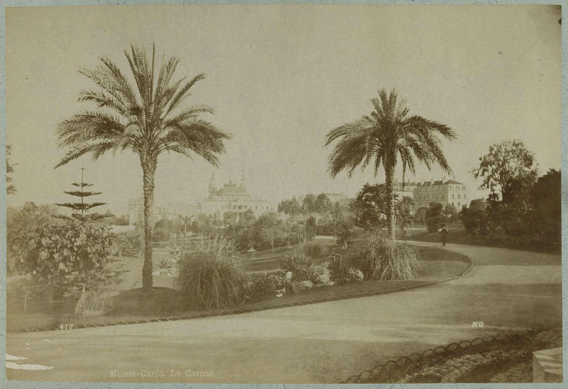 Casino van Monte Carlo, gezien vanuit een park by Neurdein Frères
