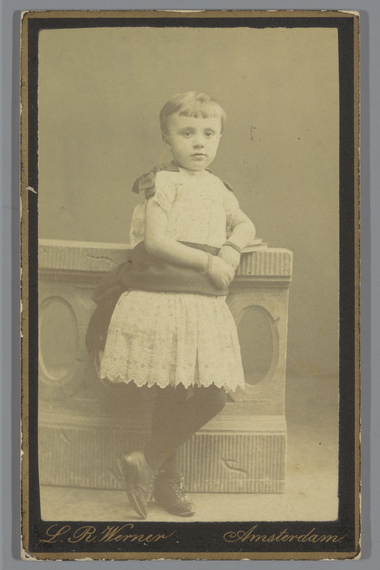 Portret van een onbekend kind by Louis Robert Werner
