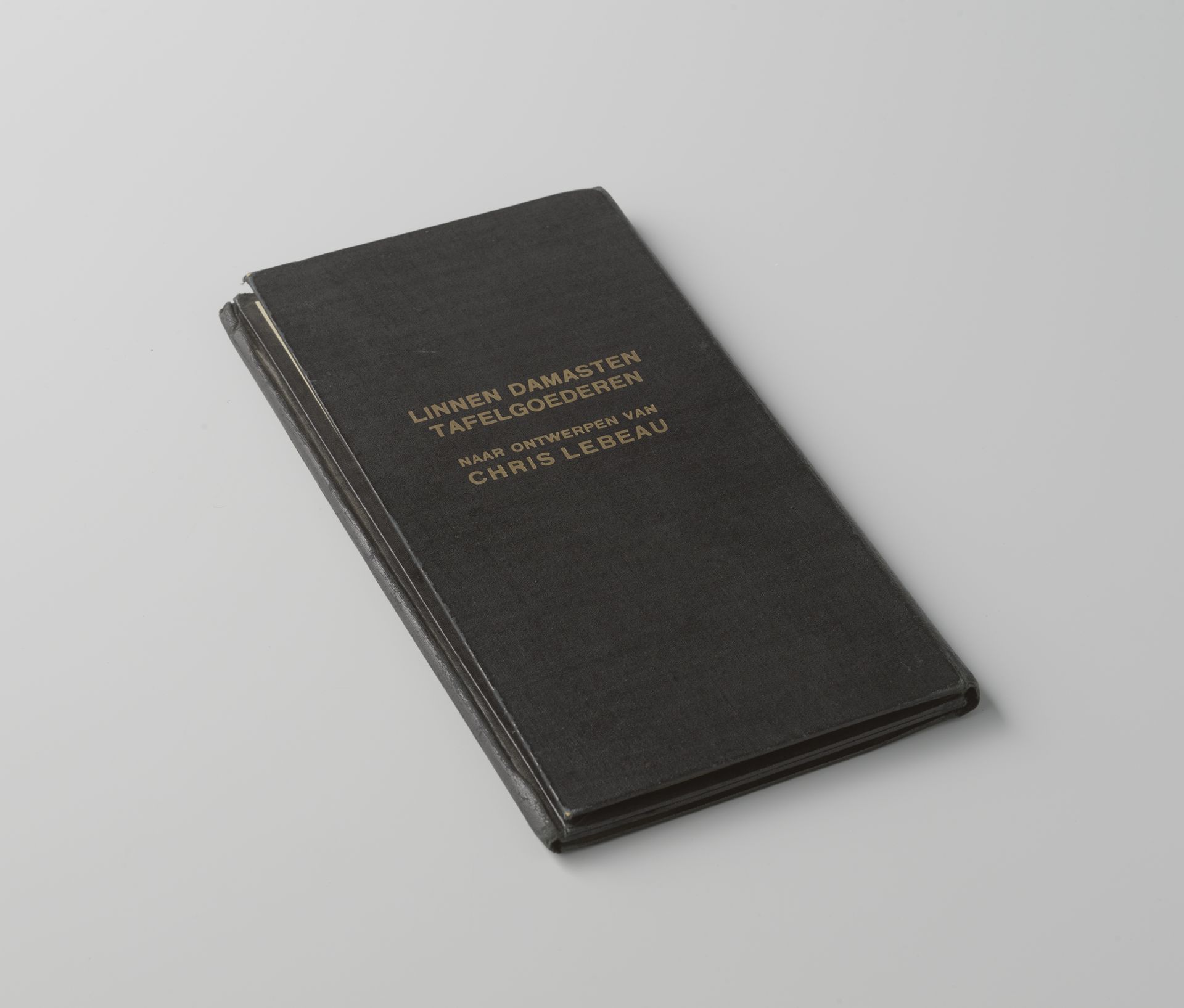 Stalenboek met damaststalen en foto's, ontwerpen Chris Lebeau by Chris Lebeau