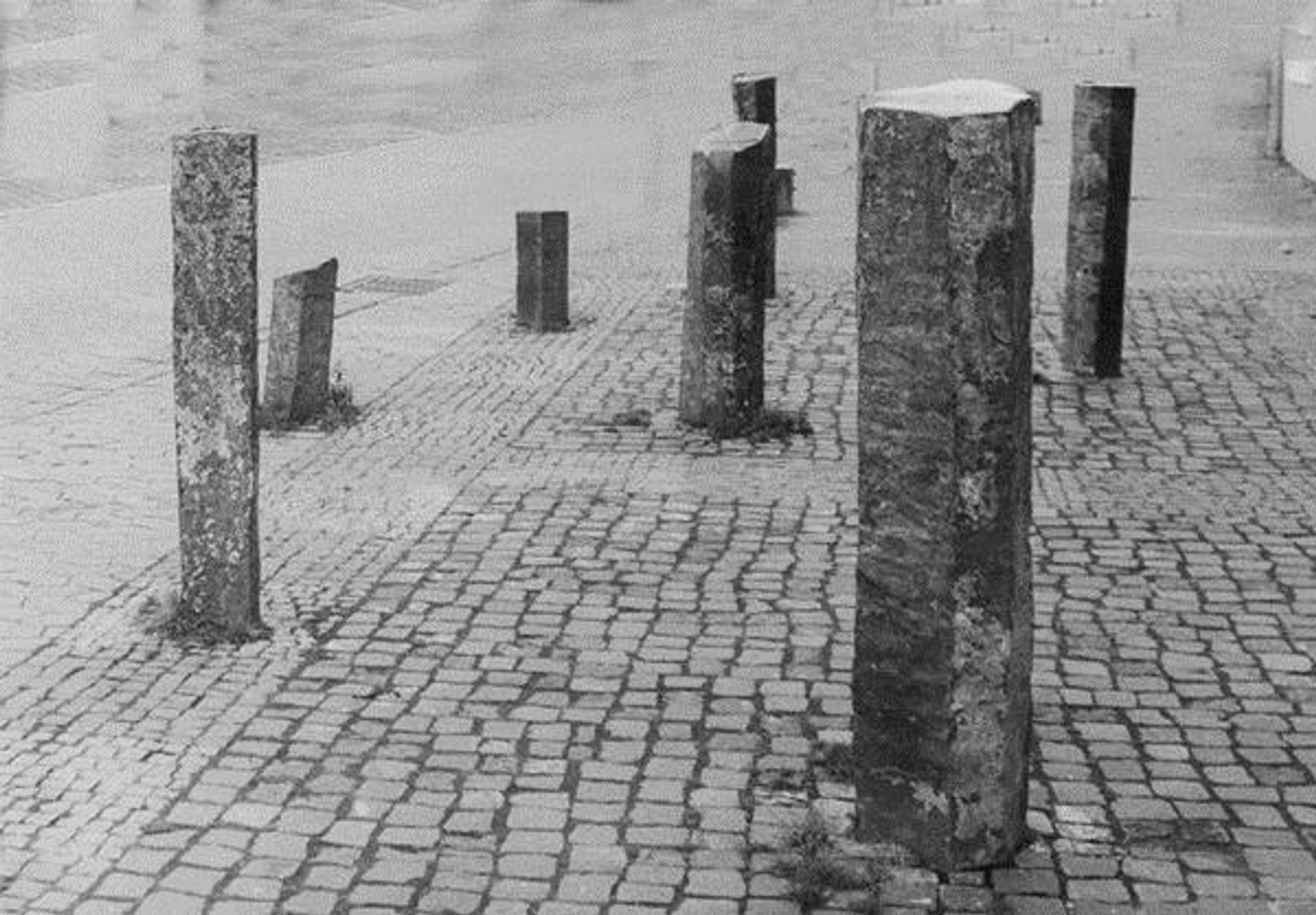 Sieben Stelen by Karl Prantl
