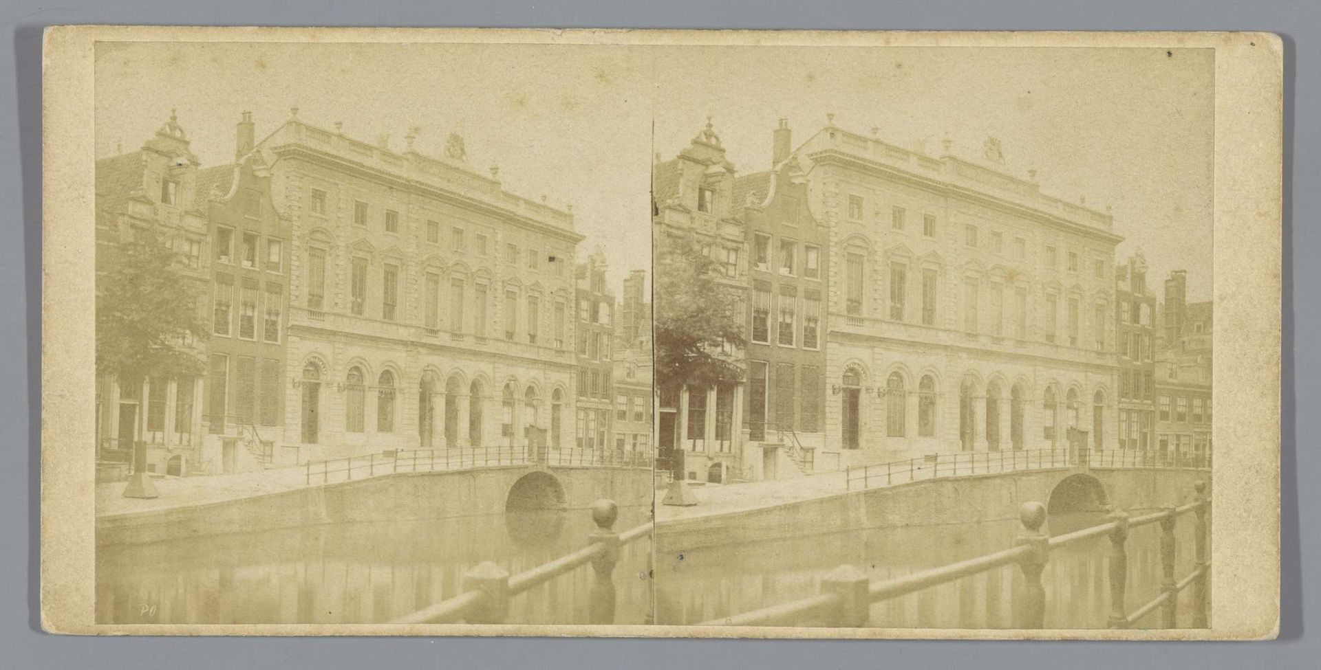 Koninklijk Postkantoor aan de Nieuwezijds Voorburgwal, Amsterdam by Pieter Oosterhuis