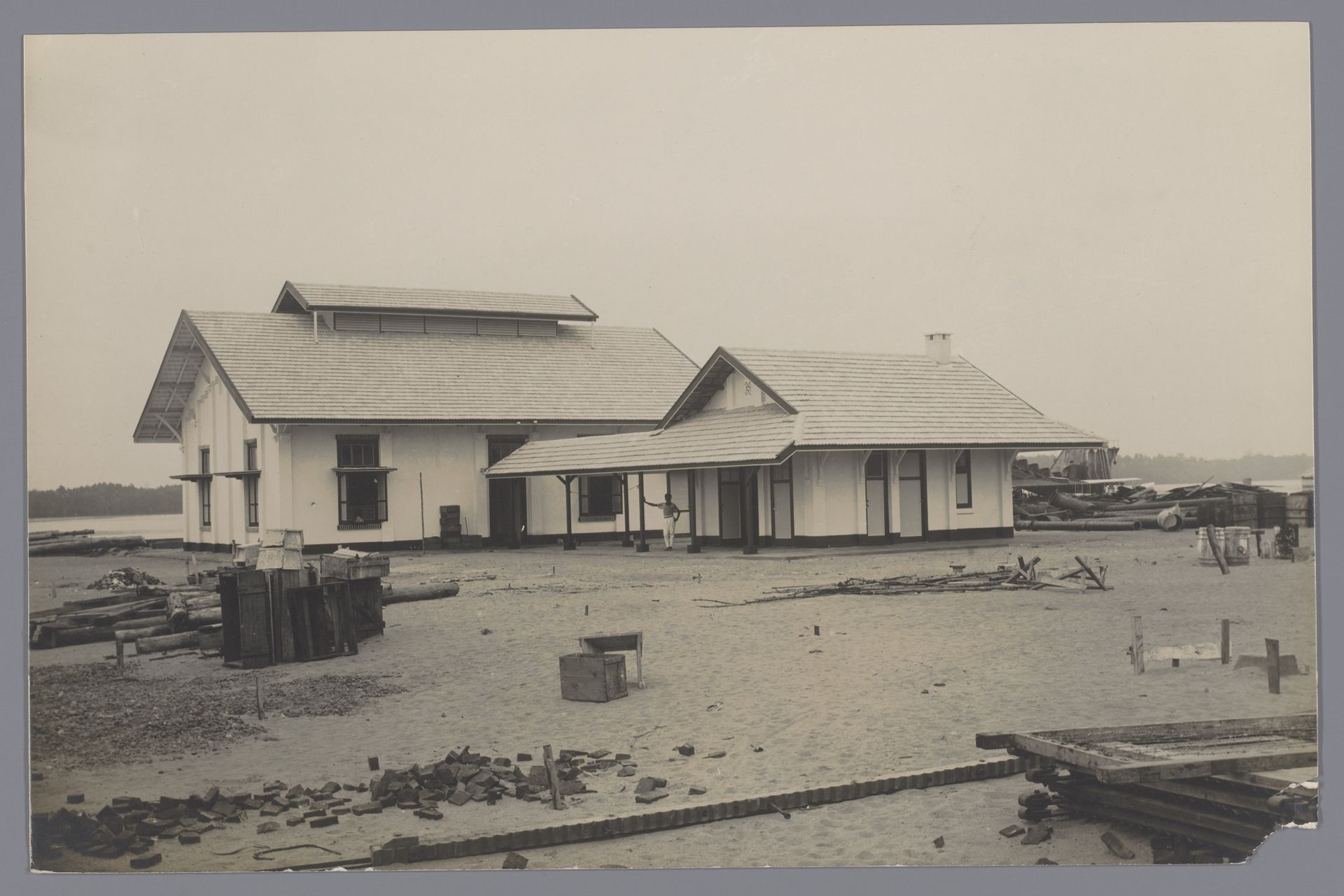 Woonhuis by K.J. John