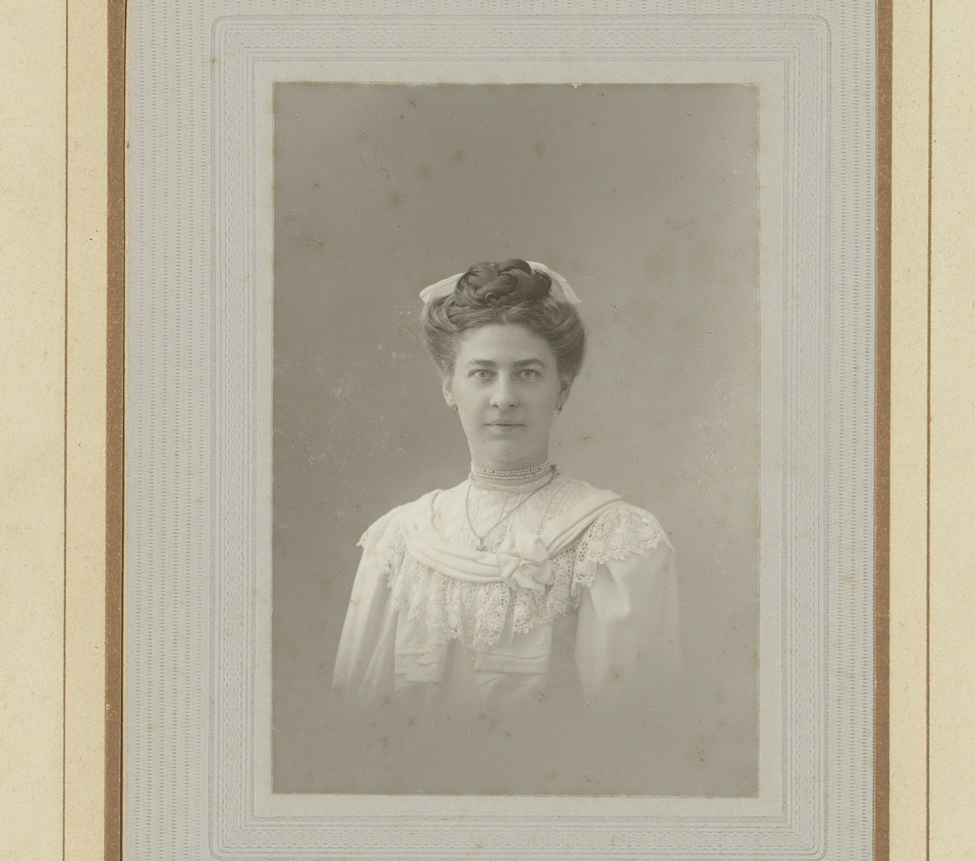Portret van een vrouw by Guillame Maximilien Zimmermann