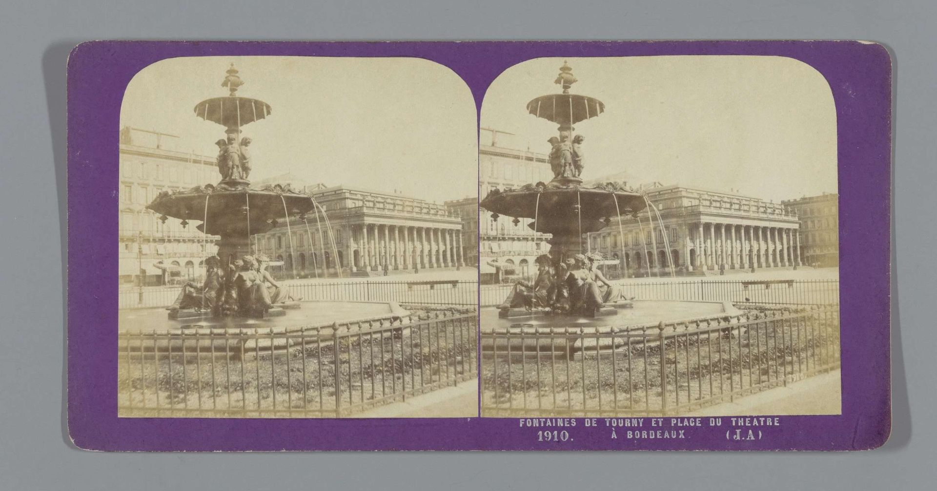 Fontein op het Place du Théâtre te Bordeaux by Jean Andrieu