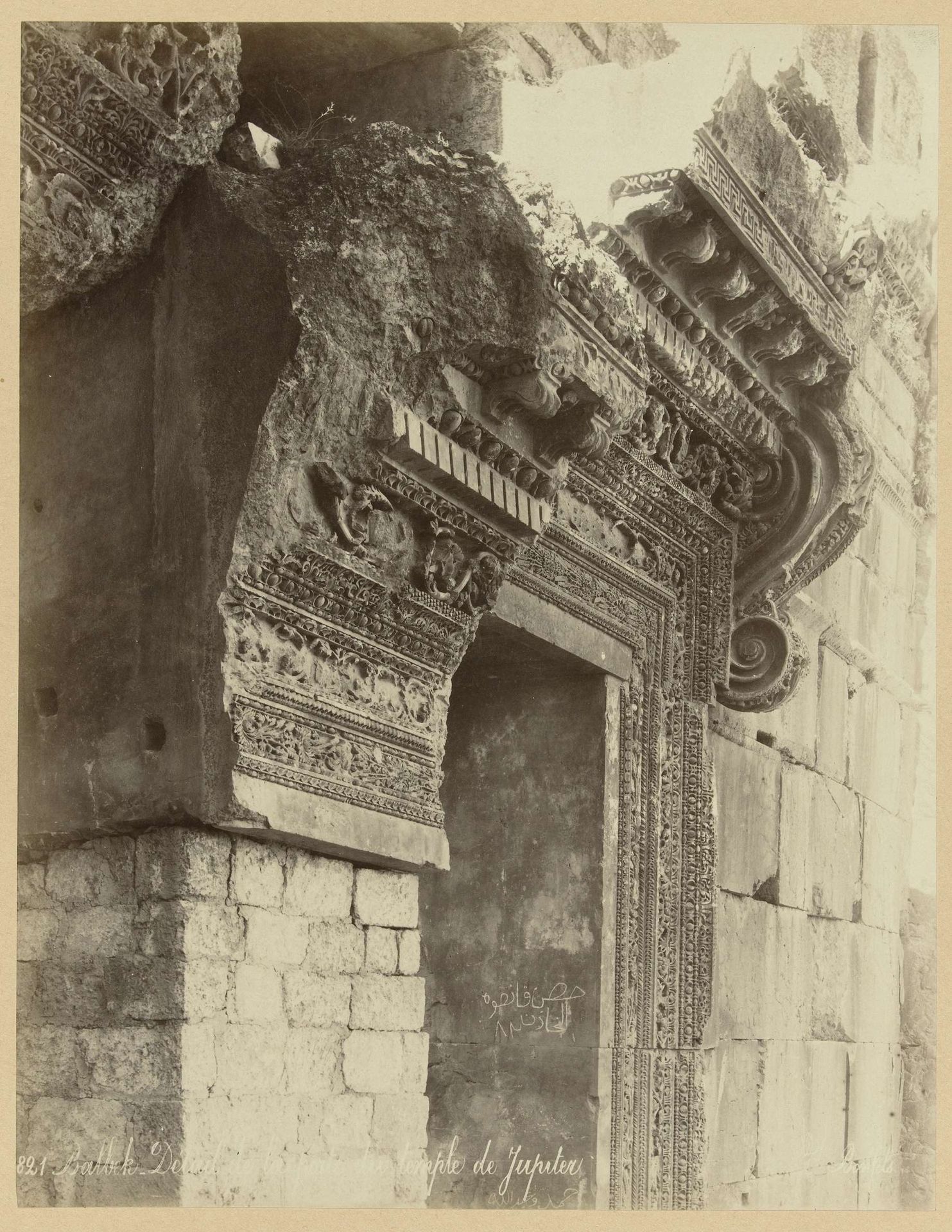 Gedecoreerd portaal van de tempel van Bacchus, Baalbek by Félix Bonfils