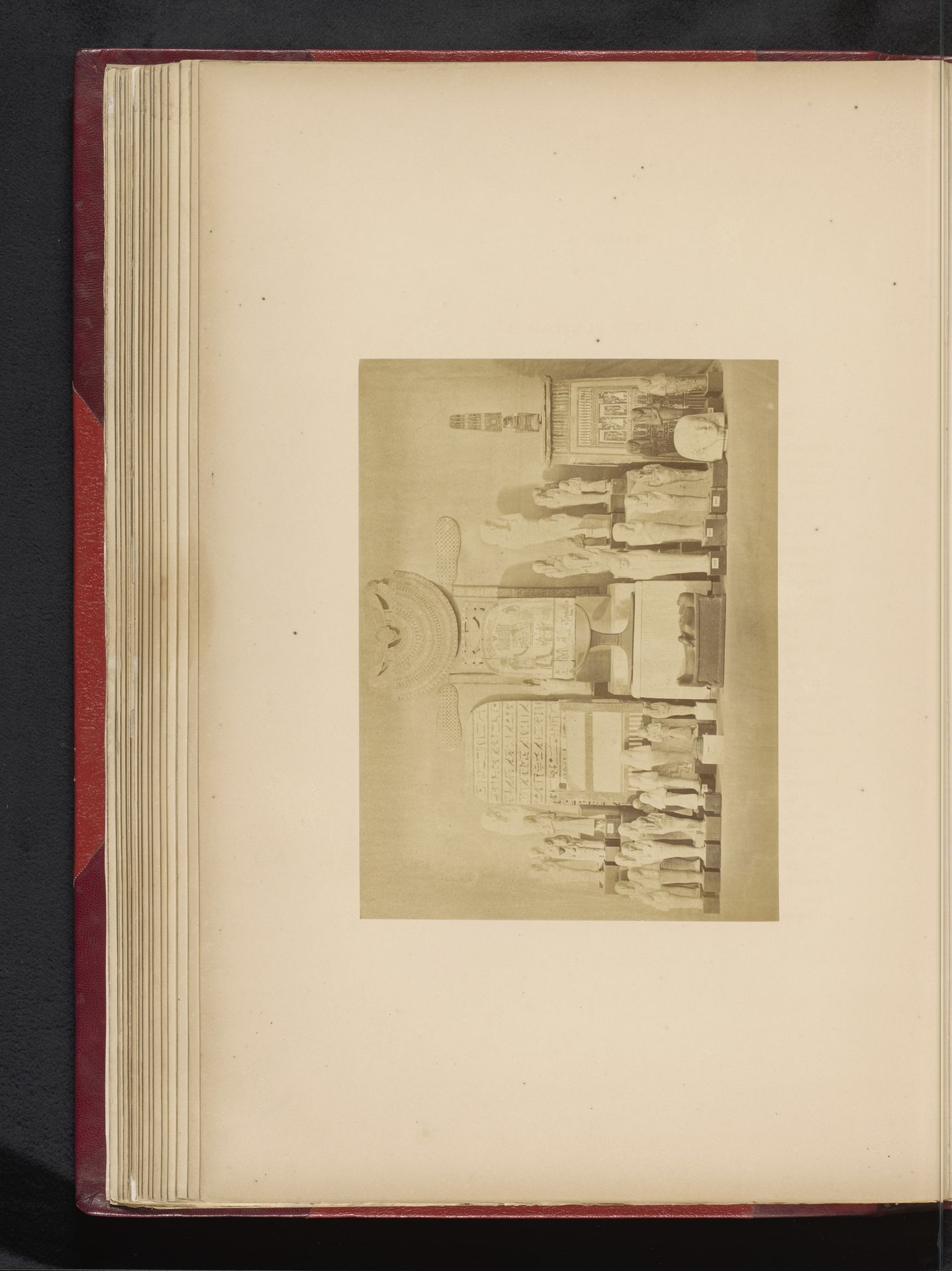 Diverse grafmonumenten in het Boulaq Museum in Caïro, Egypte by Hippolyte Délié