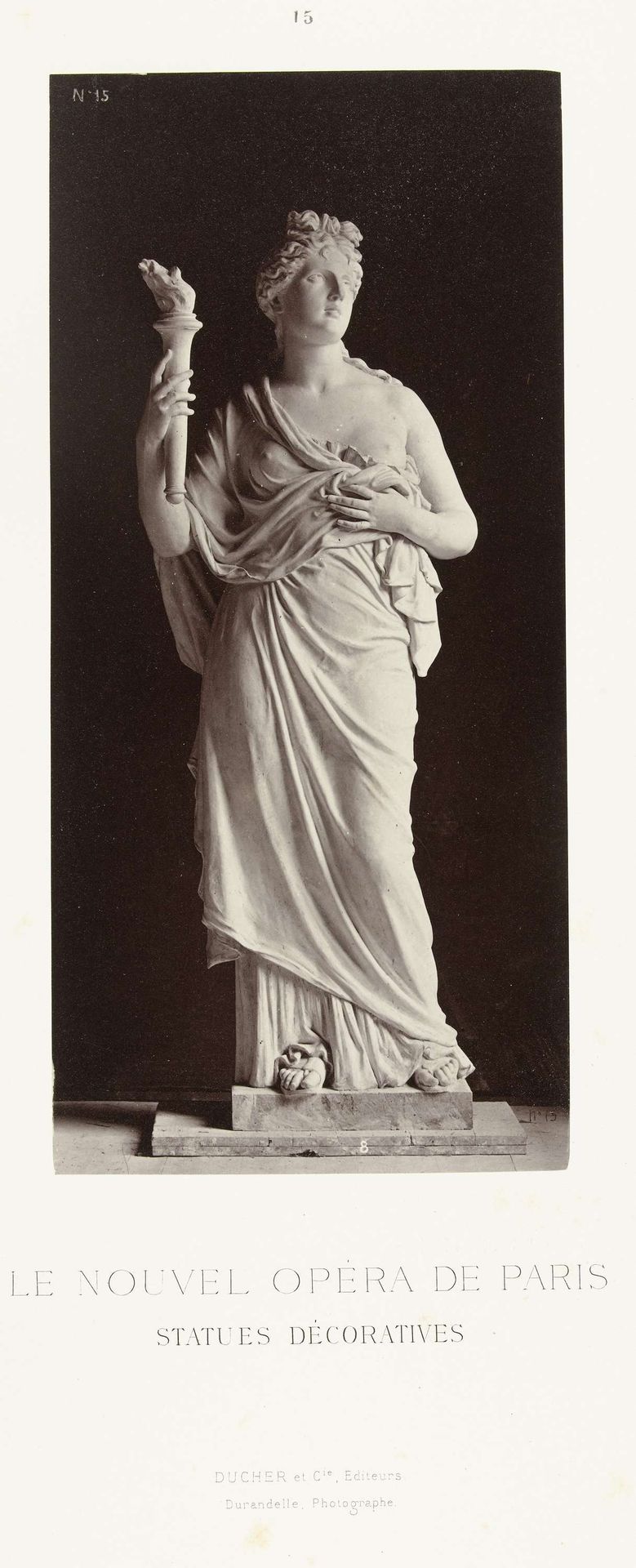 Marmeren beeld van een vrouw in gewaad met een ontblote borst, in haar hand draagt zij een fakkel. by Louis-Emile Durandelle