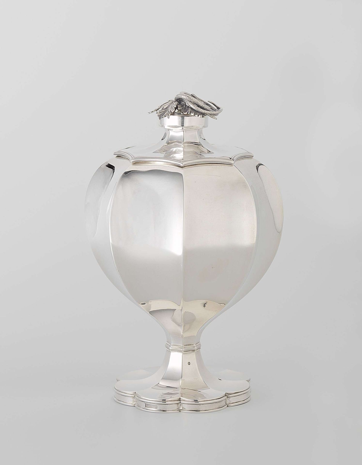 Pair of chestnut vases by Fa. As. Bonebakker en Zoon