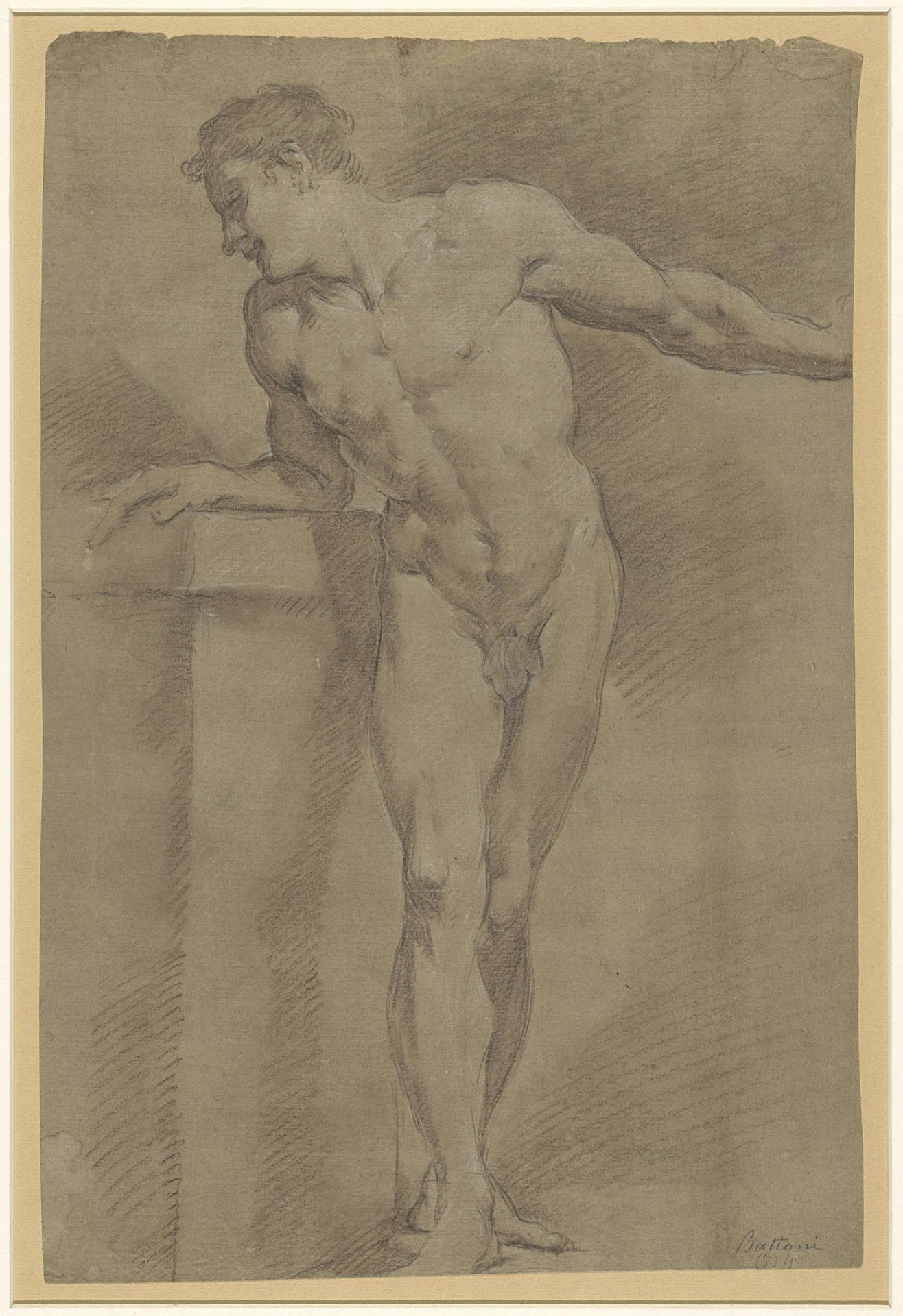 Studie van een staand mannelijk model, geleund tegen een borstwering by Pompeo Batoni