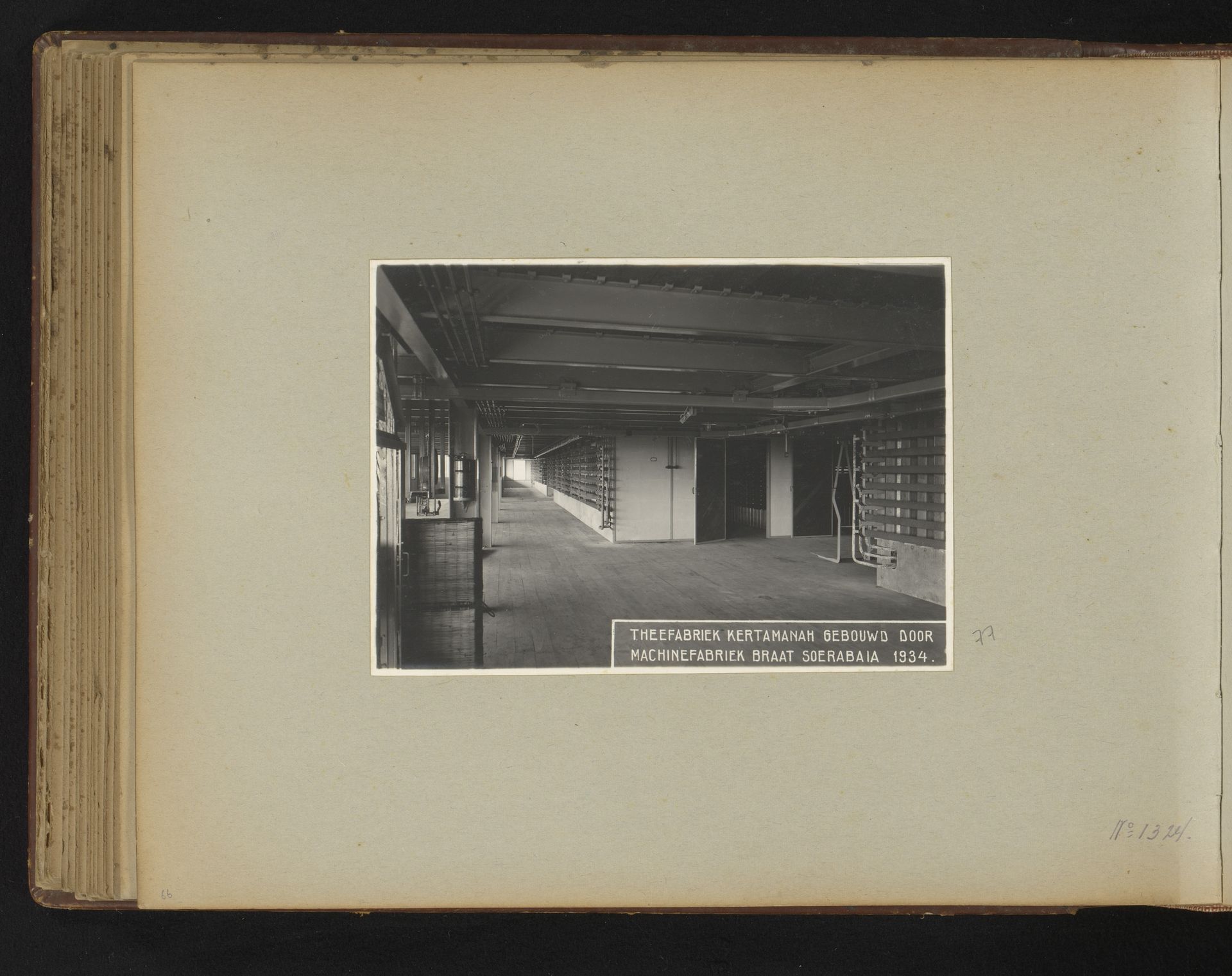 Theefabriek Kertamanah gebouwd door Machinefabriek Braat Soerabaia 1934 by Anonymous