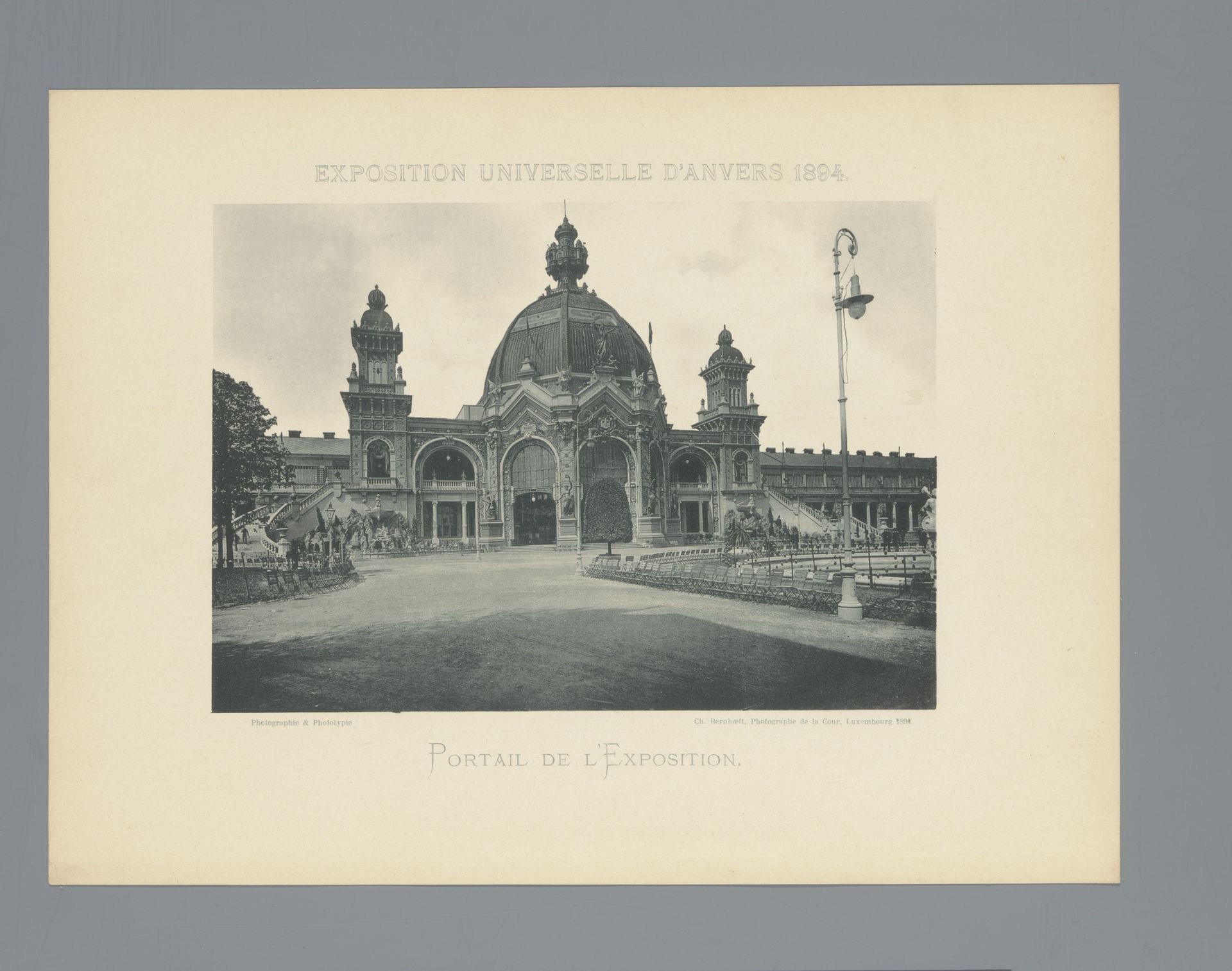 Entree van de Wereldtentoonstelling van 1894 te Antwerpen by Charles Bernhoeft