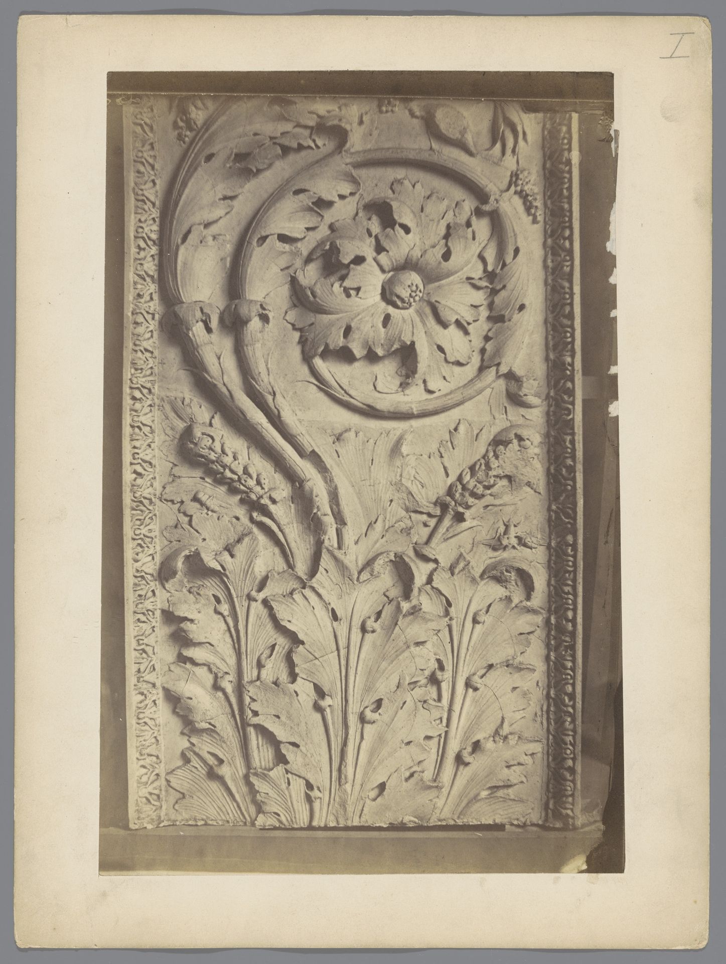 Reliëf met een bloemmotief by Gustave Eugène Chauffourier