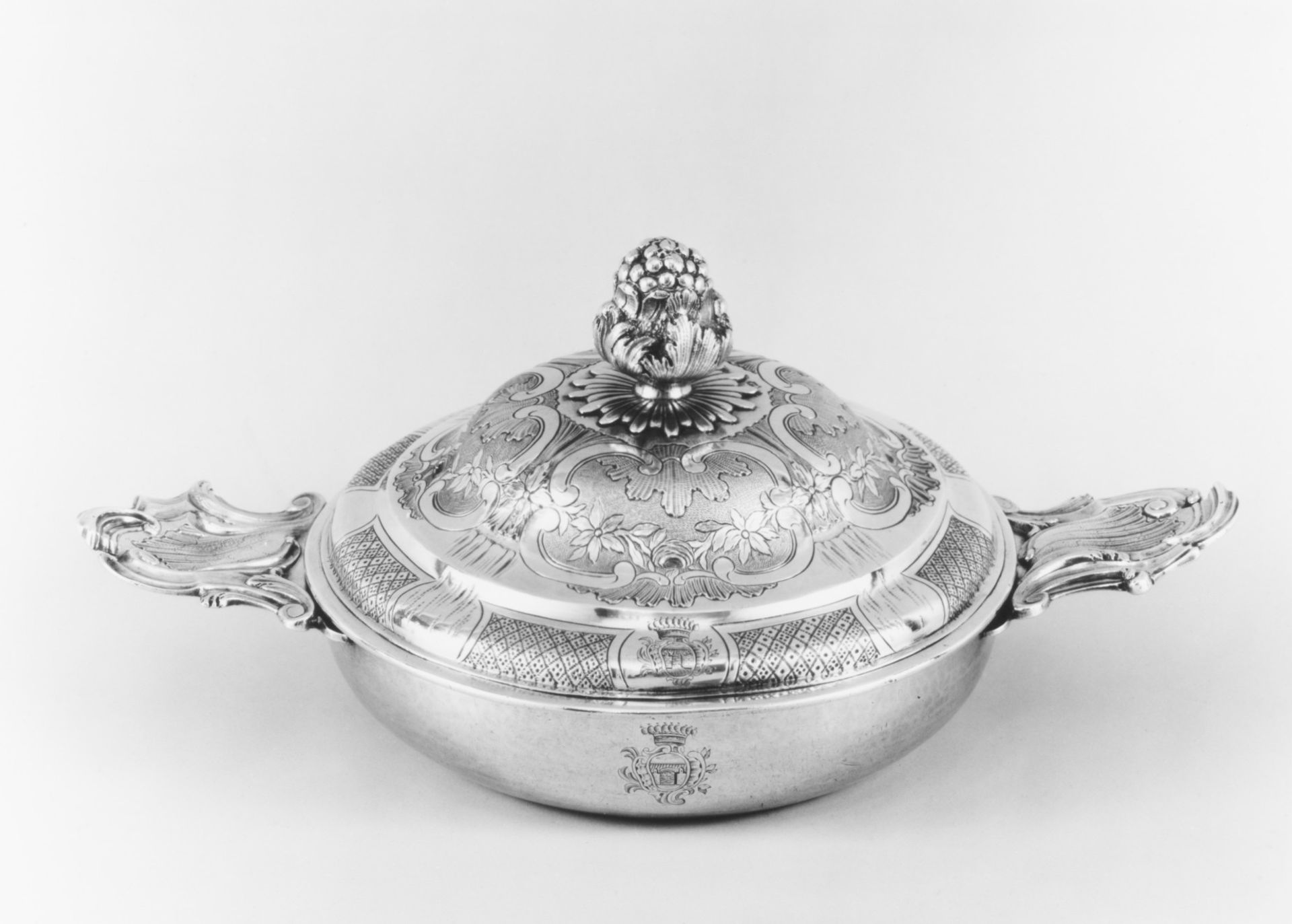 Porringer with cover (Écuelle) by Philippe Lafourge