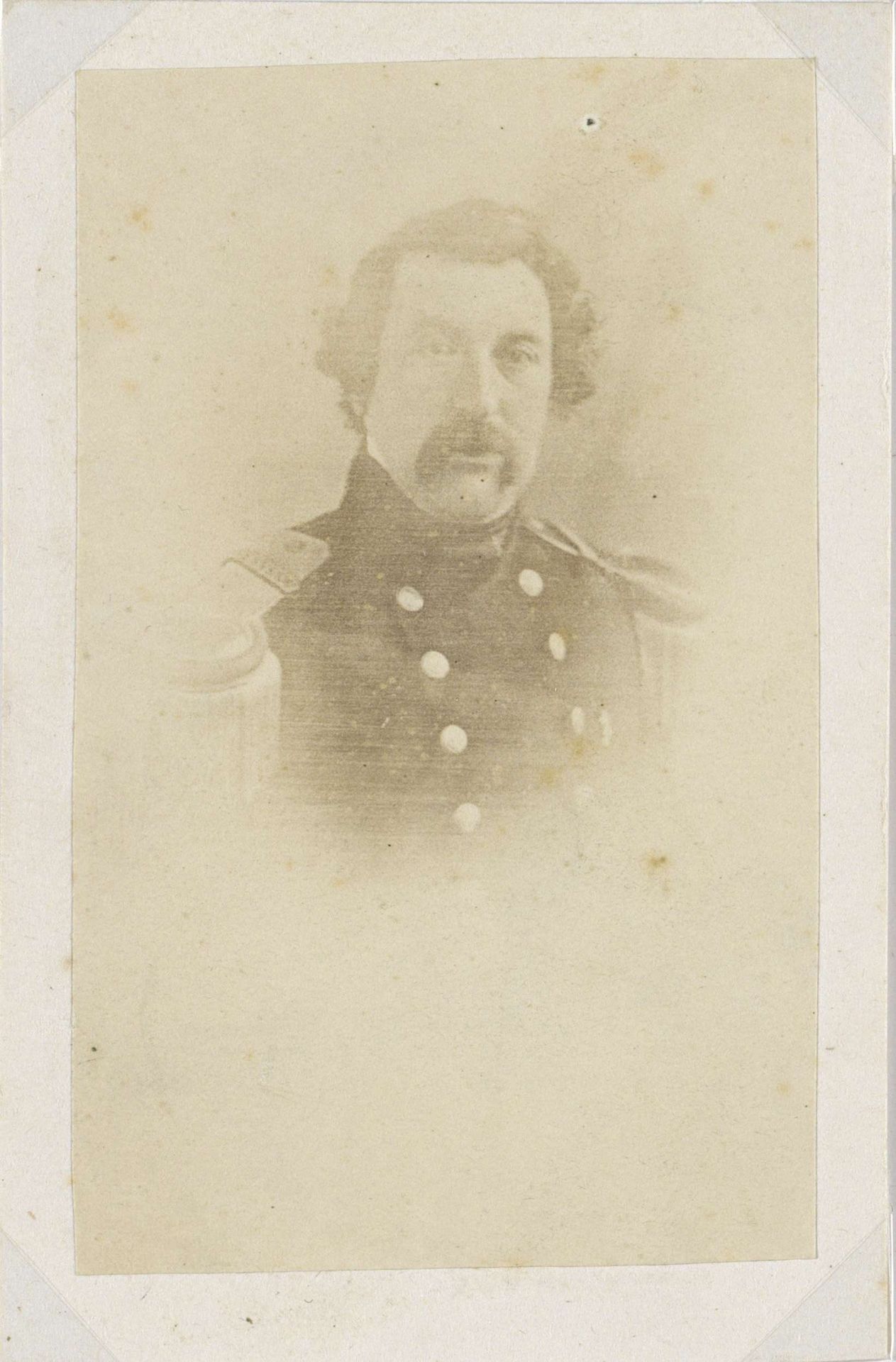 Portret van een militair by Kannemans & Zoon