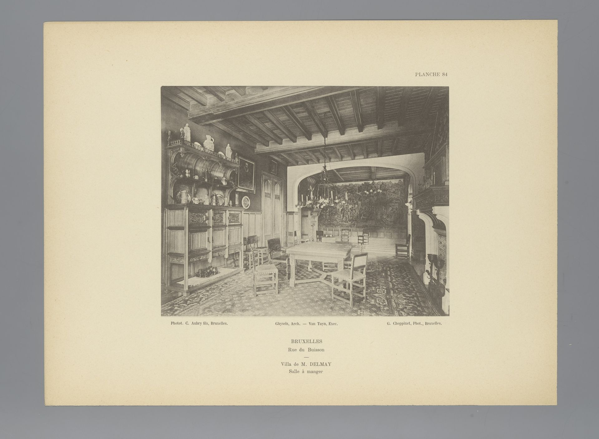 Gezicht op de eetzaal van het huis van Delmay in Brussel, België by G. Choppinet
