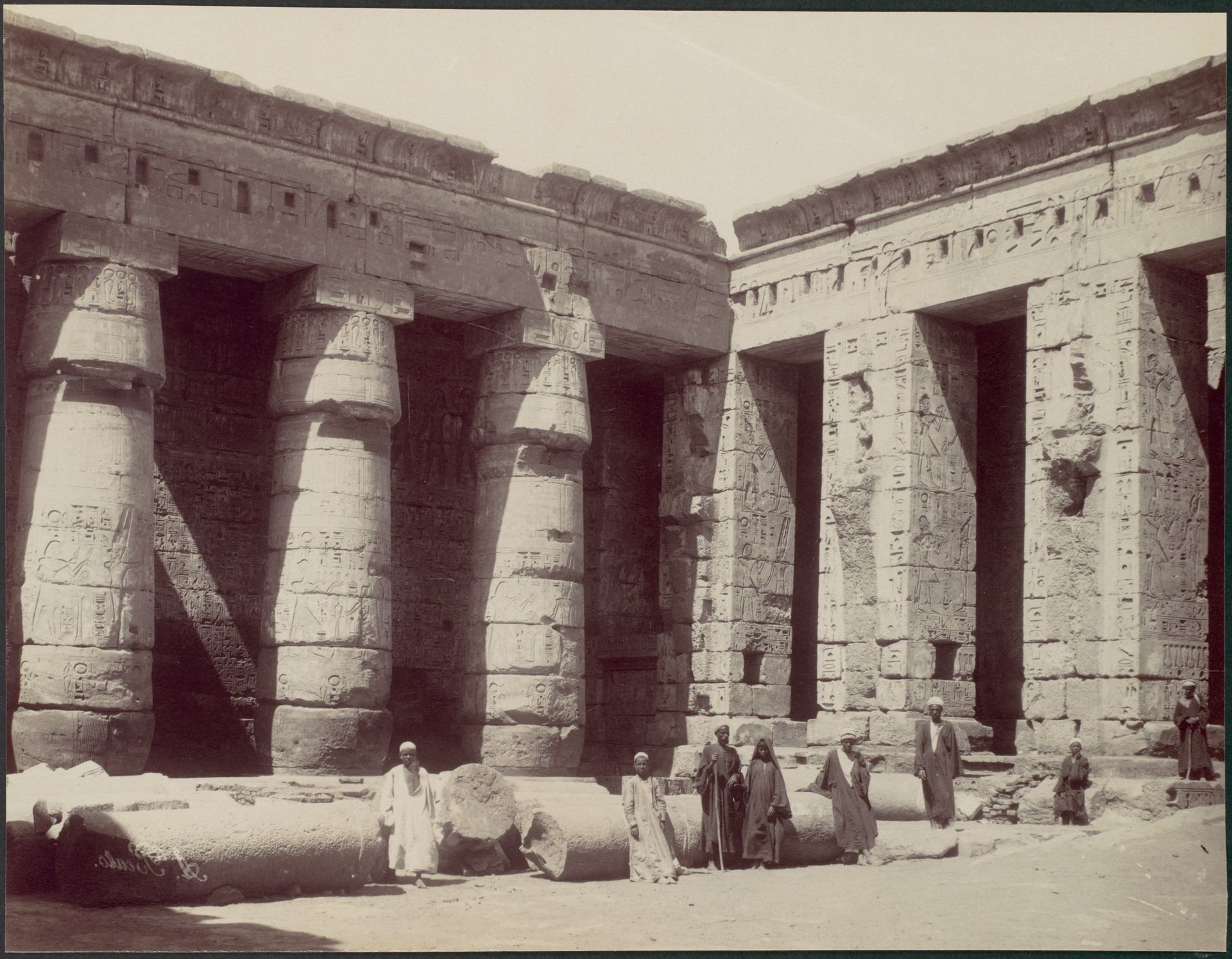 Medinet Habou, 2me cour cote sudouest by Antonio Beato