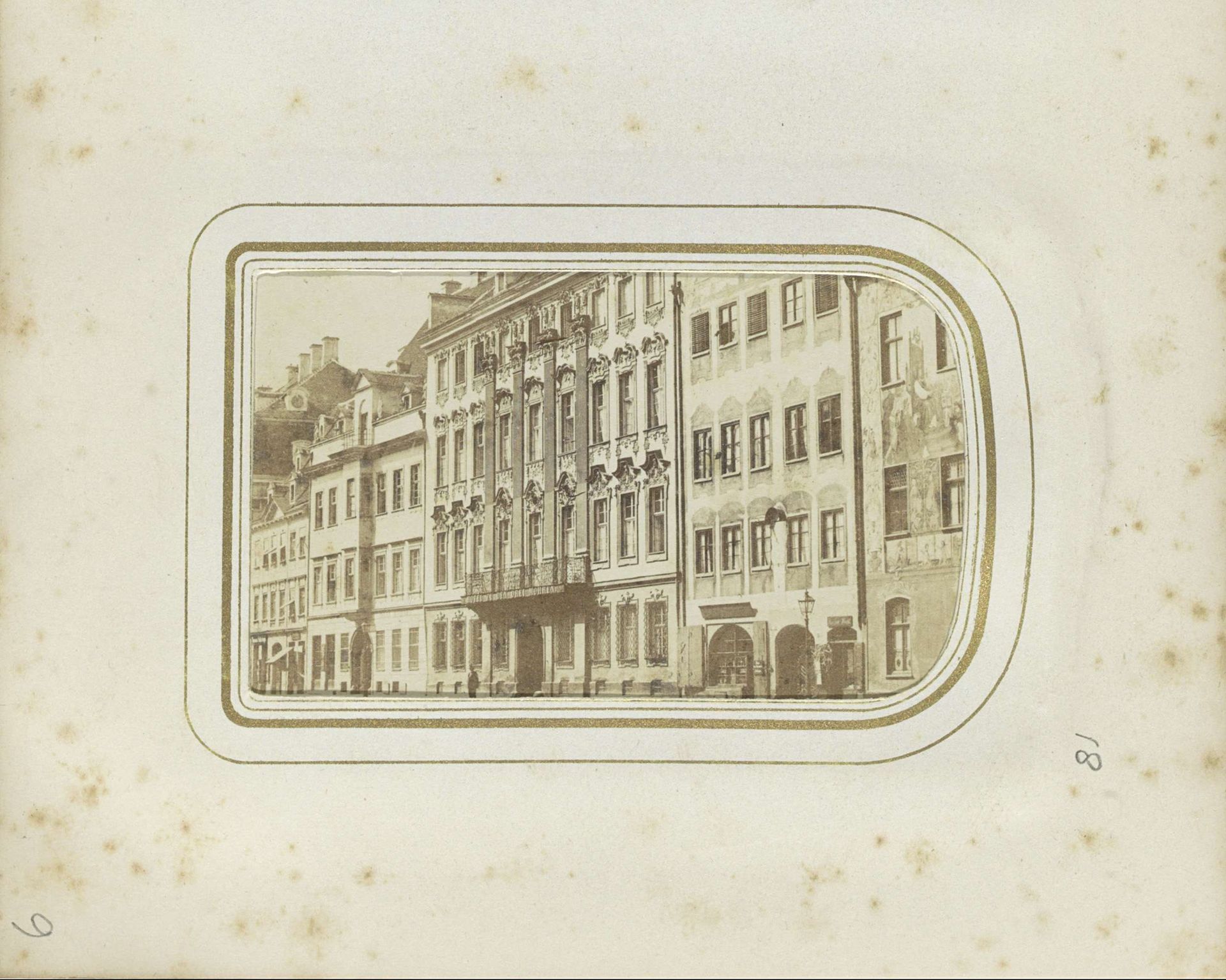 Voorgevel van Hotel zu den drei Mohren in Augsburg by Anonymous