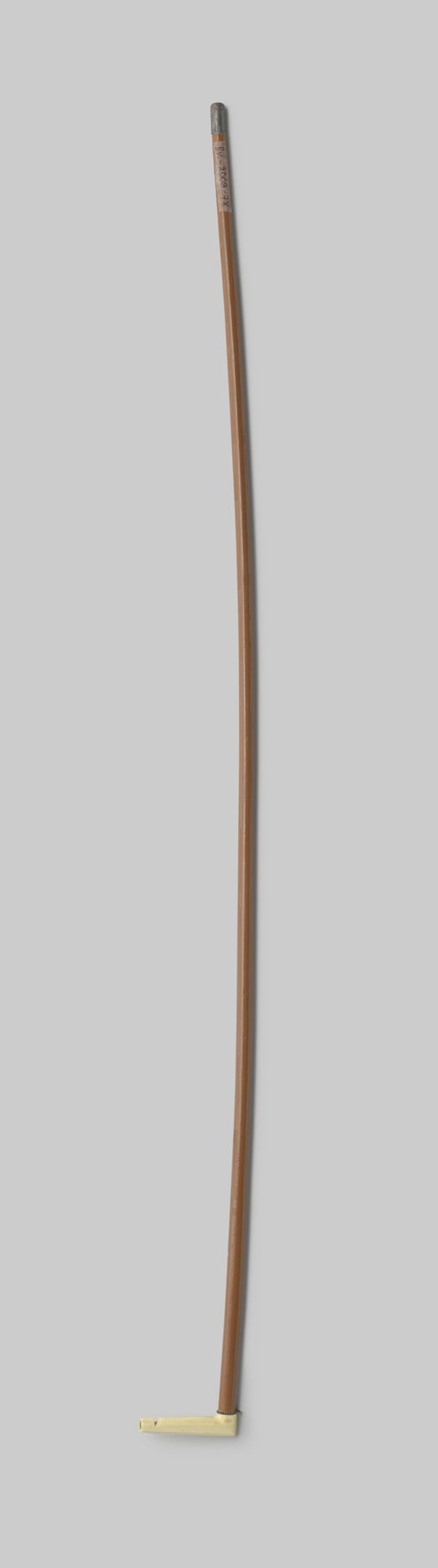Onderstok van parasol of parapluie van hout met knop van been by Gustav Schnitzler