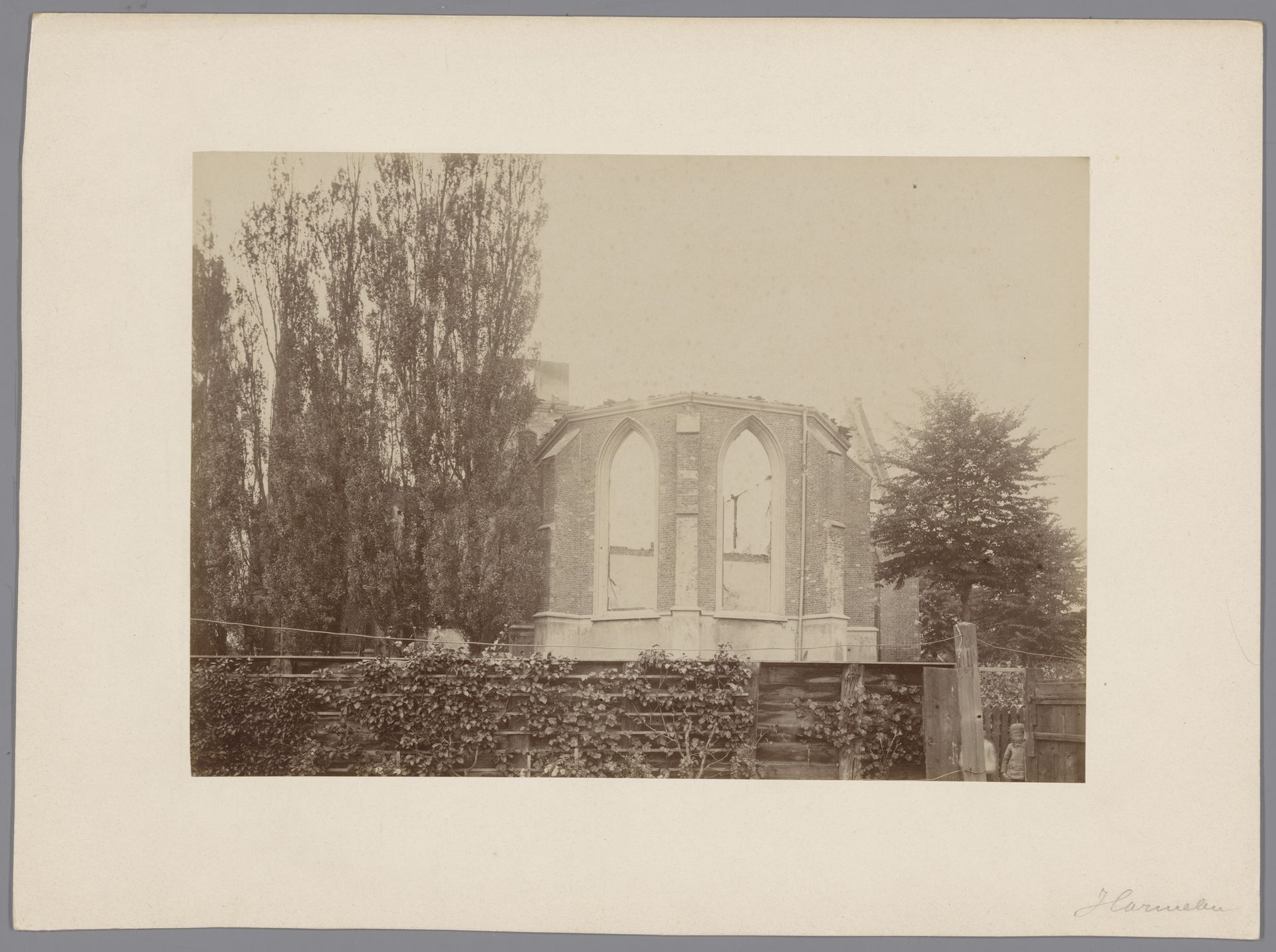 Koor van de afgebrande Hervormde Kerk te Harmelen by anoniem (Monumentenzorg)