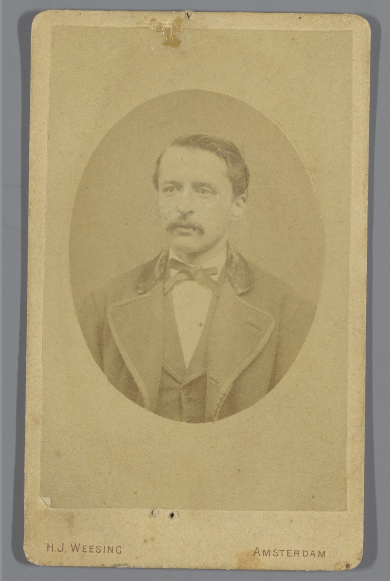 Portret van een onbekende man by Hermanus Jodocus Weesing